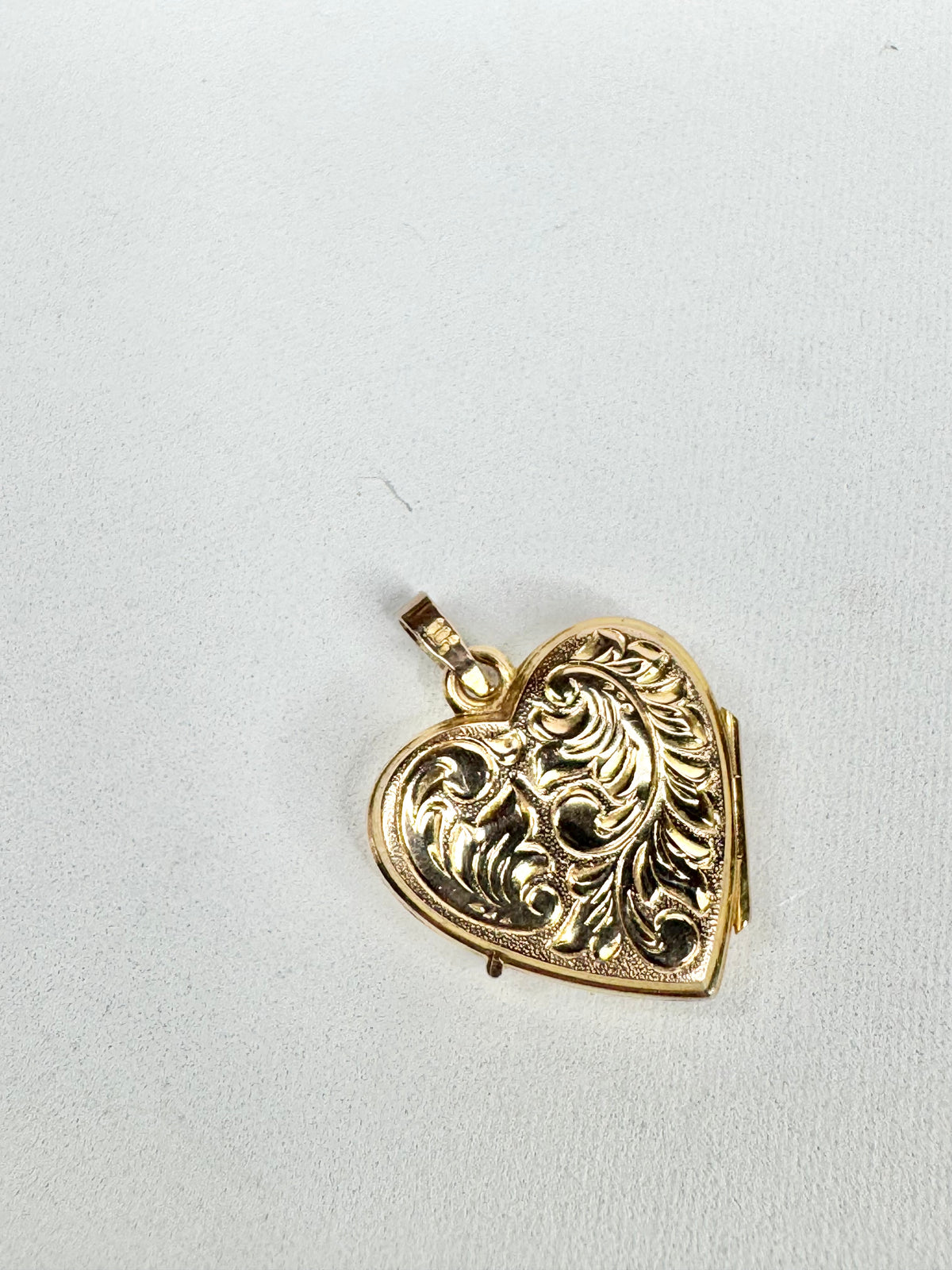 9ct Gold Filigree Carved 'I Love You' Locket