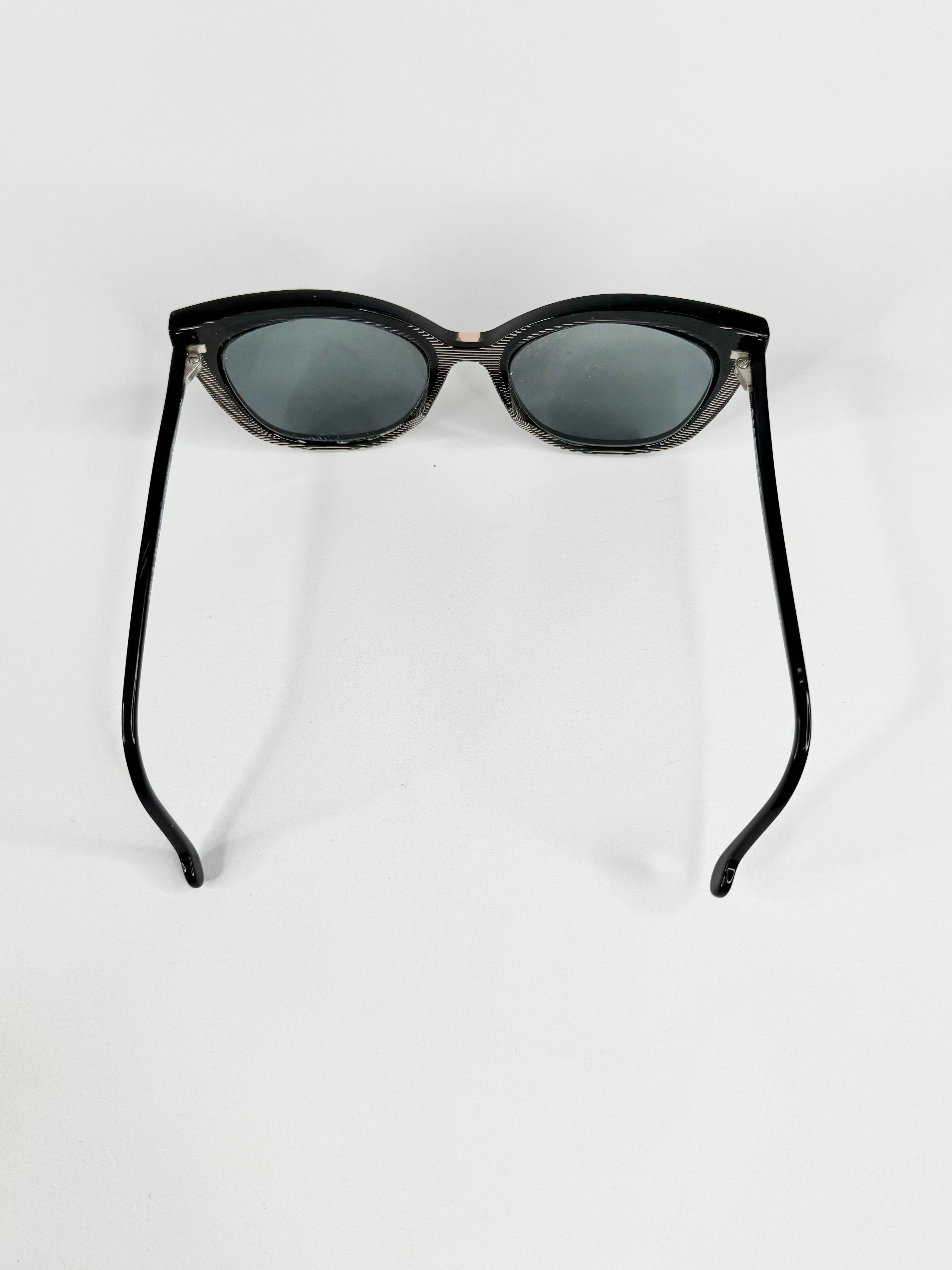 Face A Face Black Line Pattern Sunglasses