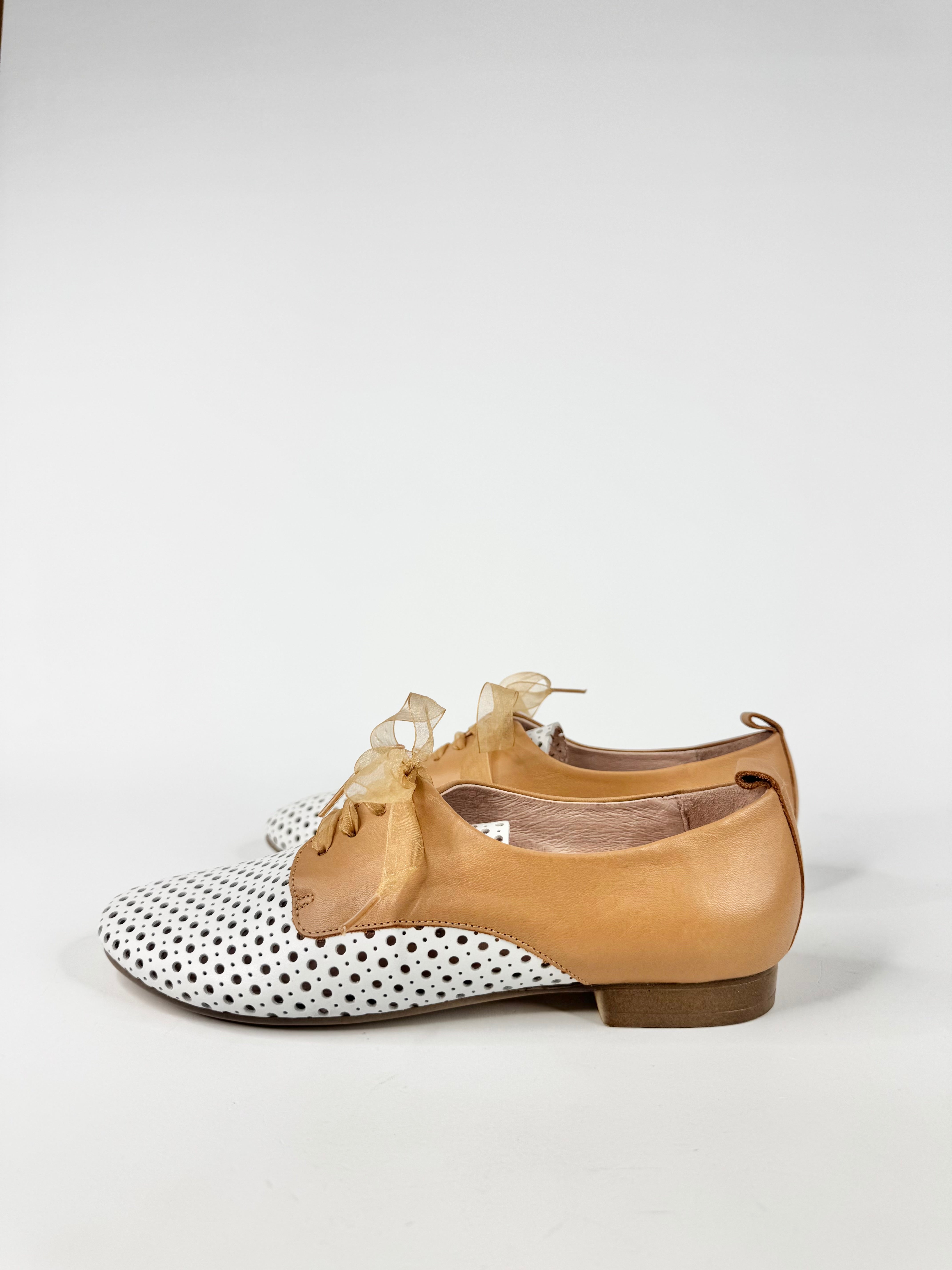 Funchal Lady Tan & White Lace Ups - EU38