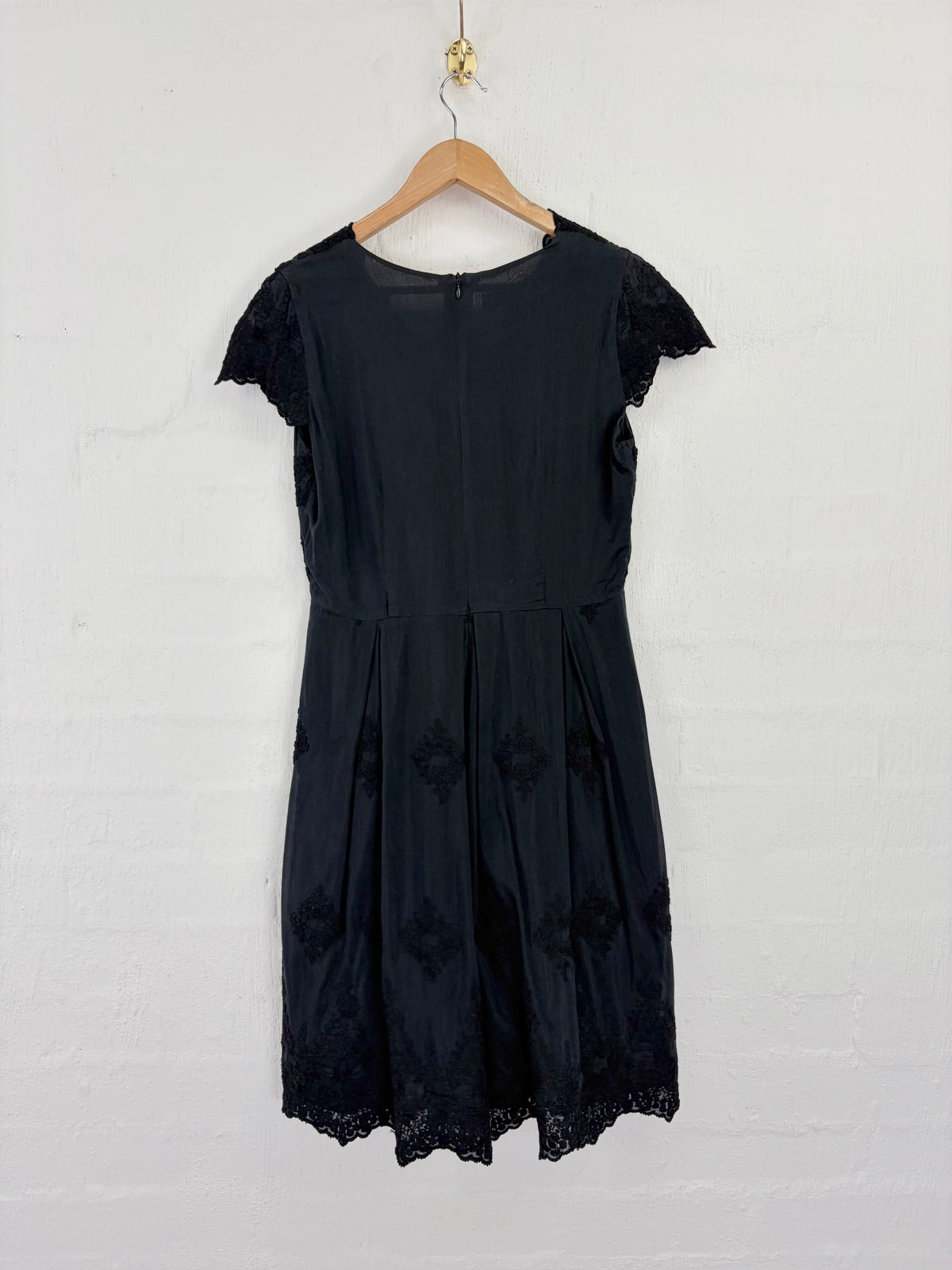 Moss & Spy Black Cotton & Silk Blend Floral Embroidered Cap Sleeve Dress - AU12