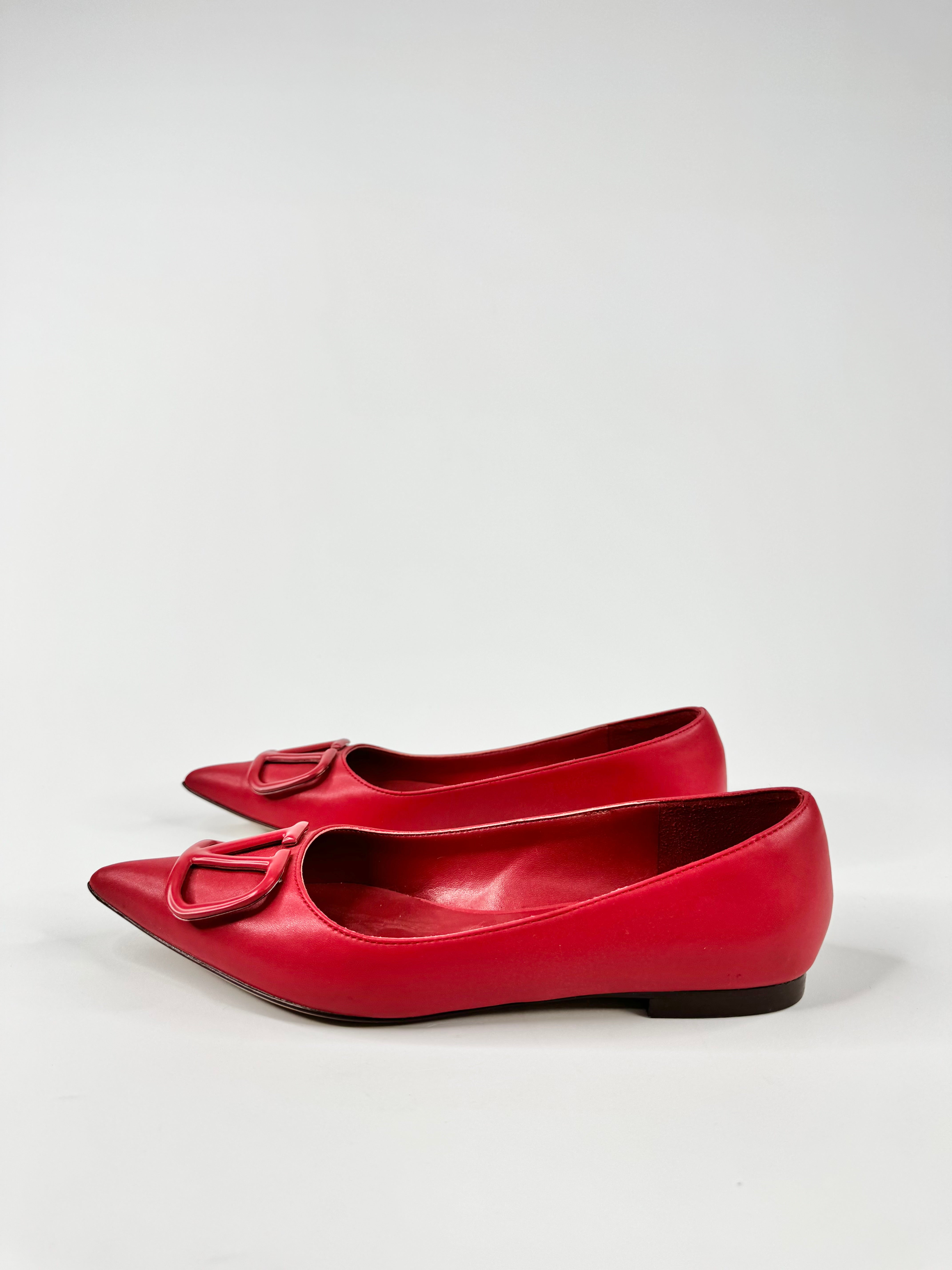 Valentino Garvani 'V' Logo Pointed Red Ballet Flats - EU34