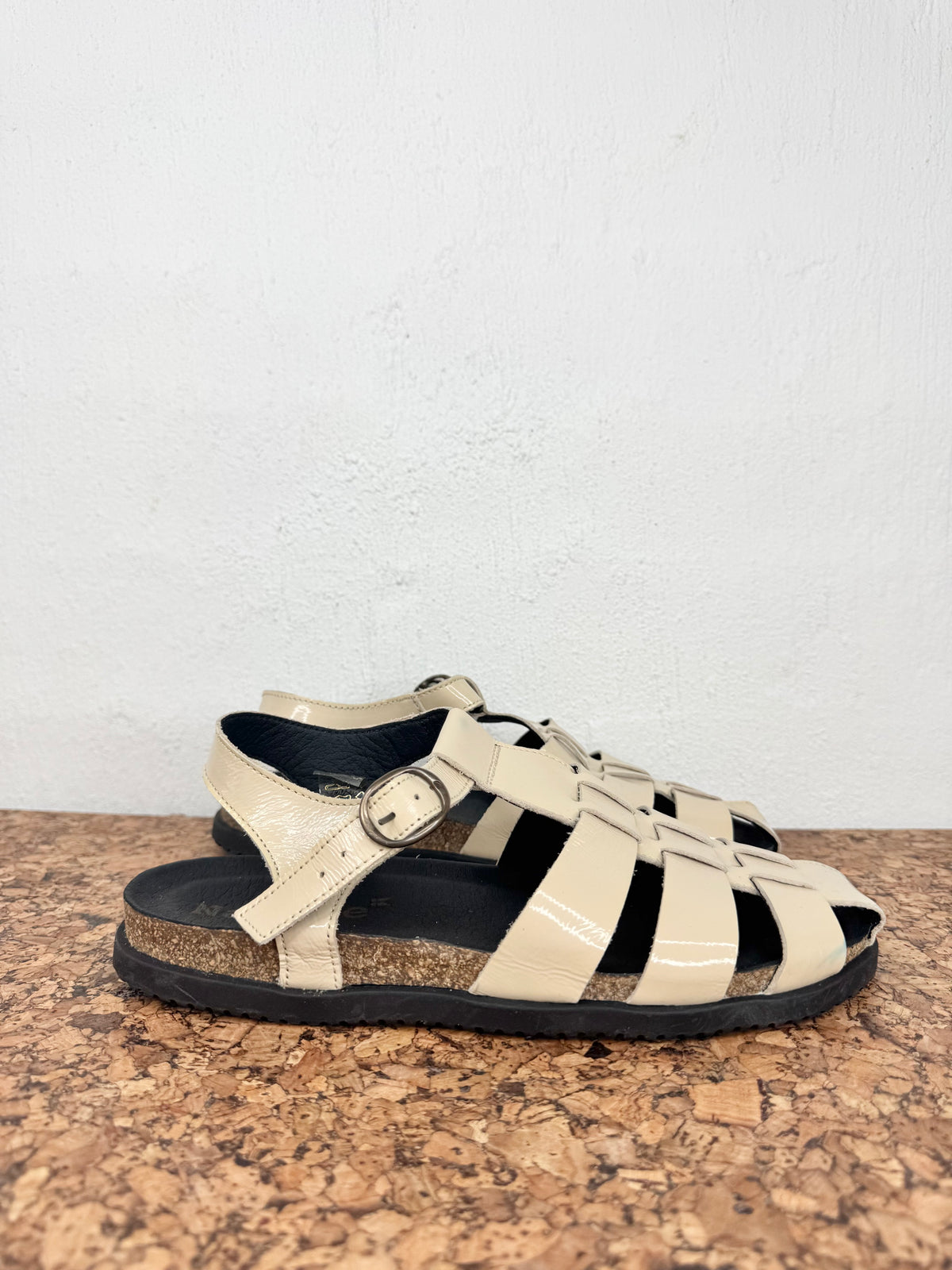 Nature Vanilla Patent Leather Sandals - EU40