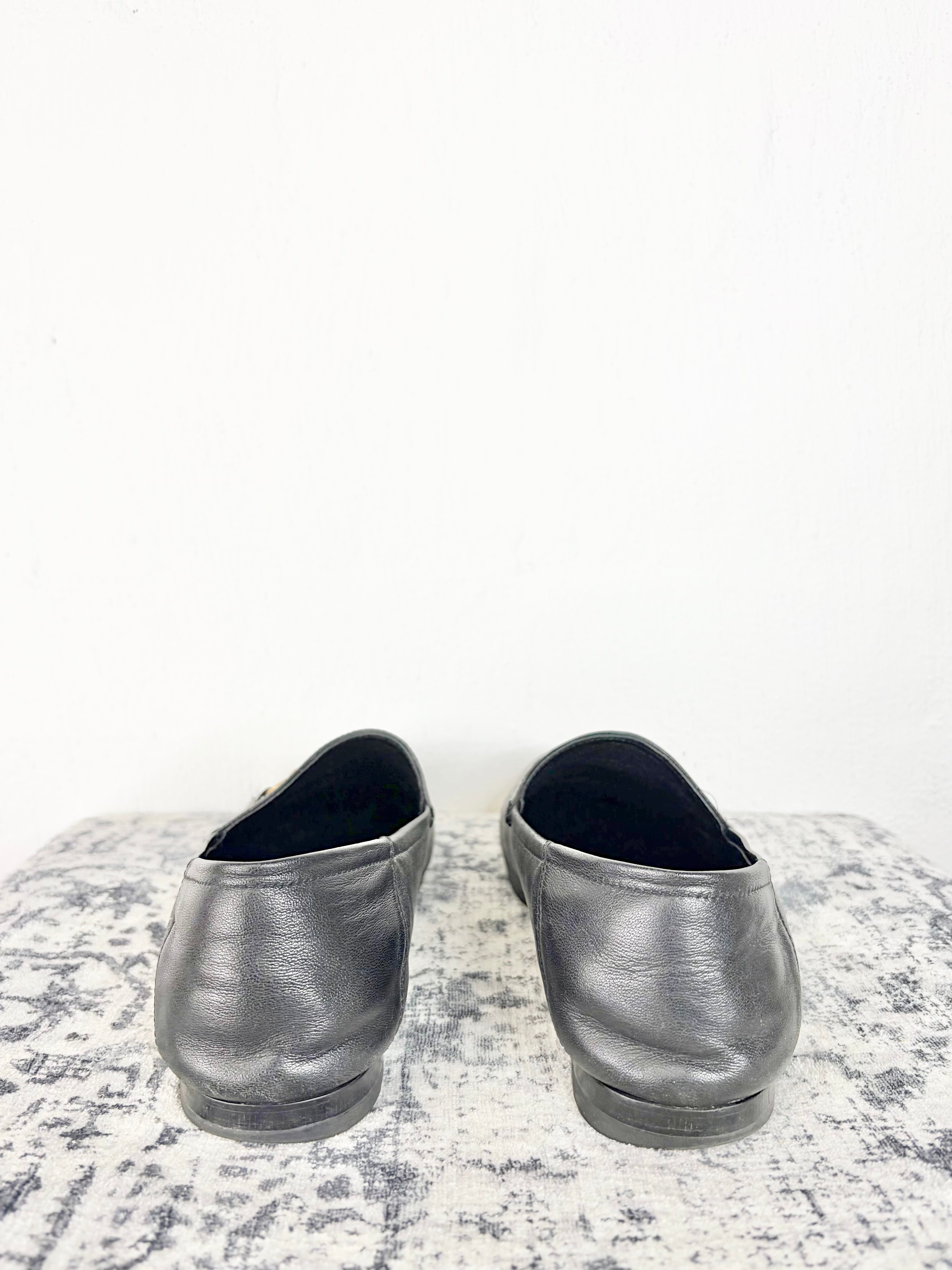 Gucci Black Leather 'Jordaan' Loafer with Gold Horsebit - EU38