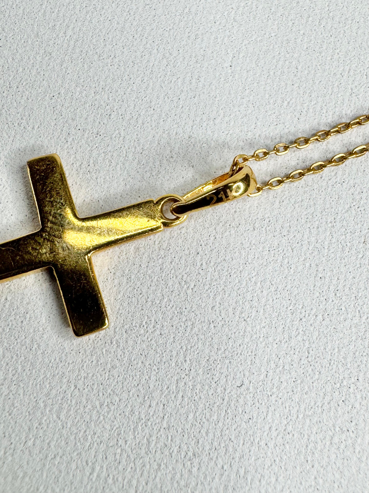 21ct Gold Crucifix & Necklace & 9ct Clasp