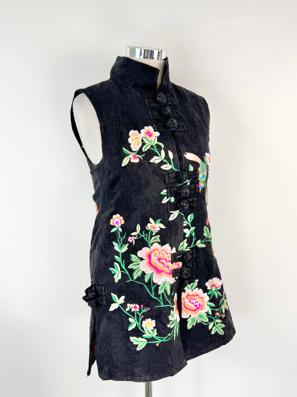 Black Sleeveless Embroidered Jacket - AU10