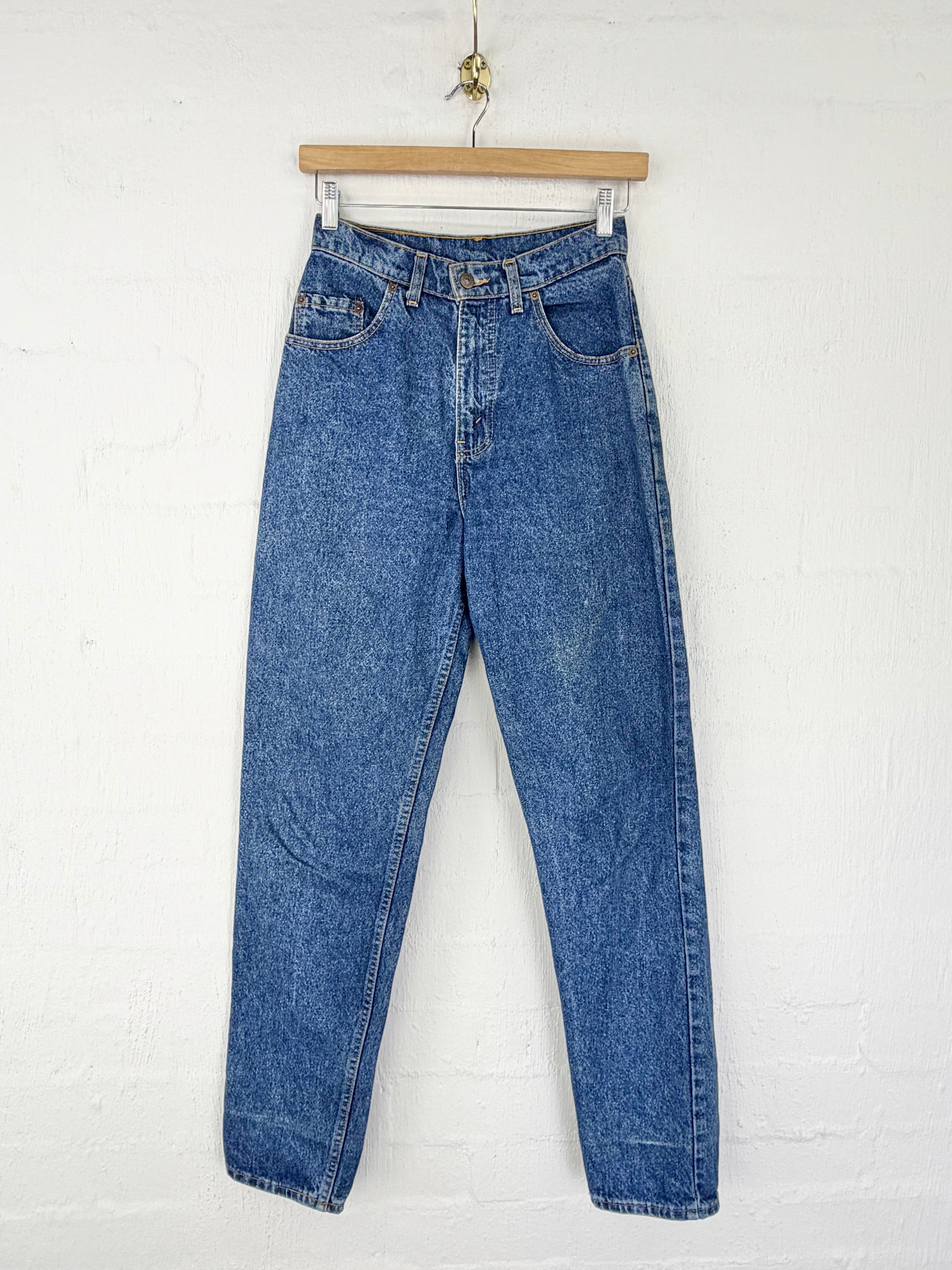 Vintage Levi's Blue High-Waisted Tapered Leg 'Mom' Jeans - AU8