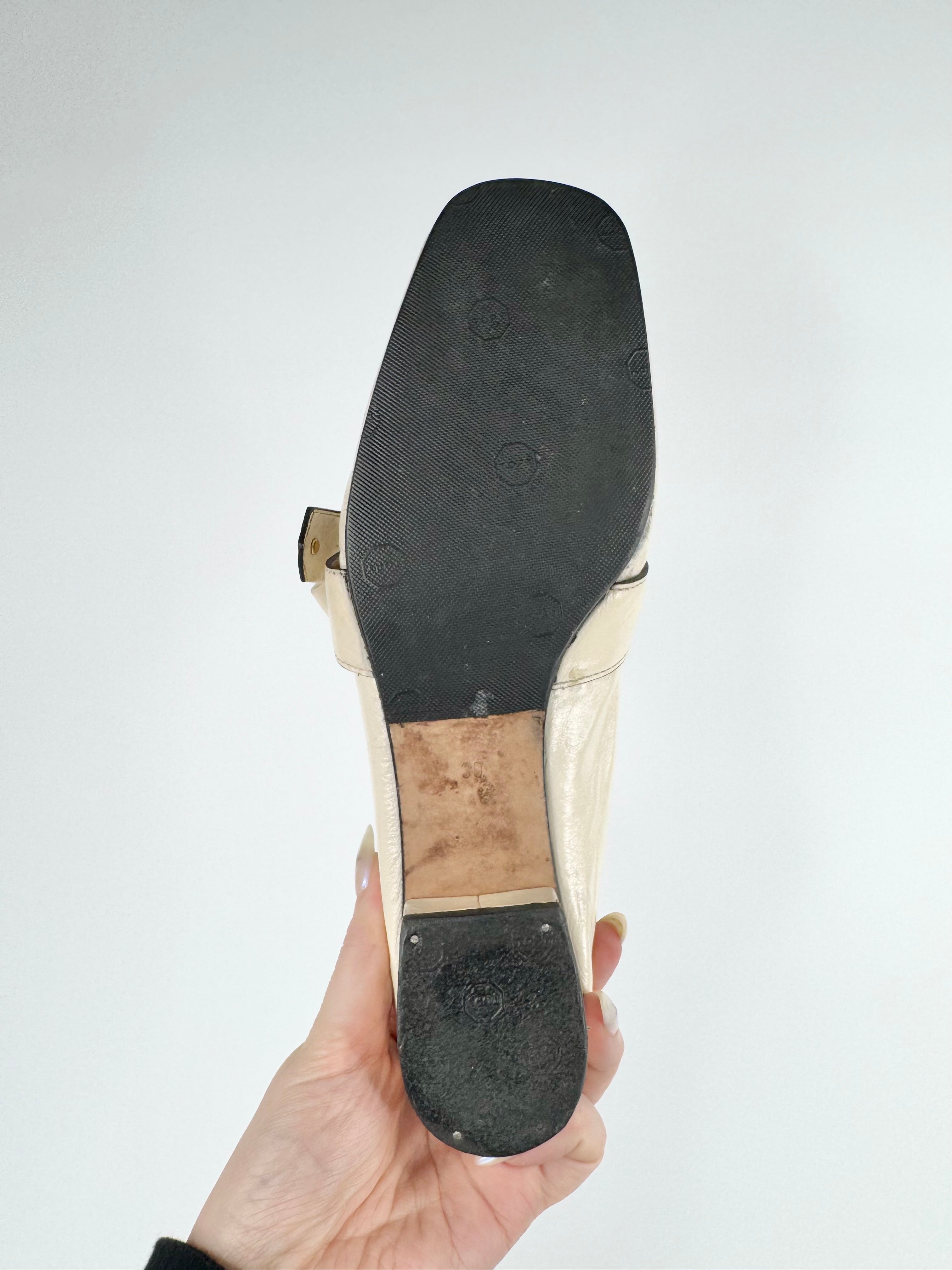 Chloe 'Quicy' Collapsable Heel Leather Bow Loafer - EU39