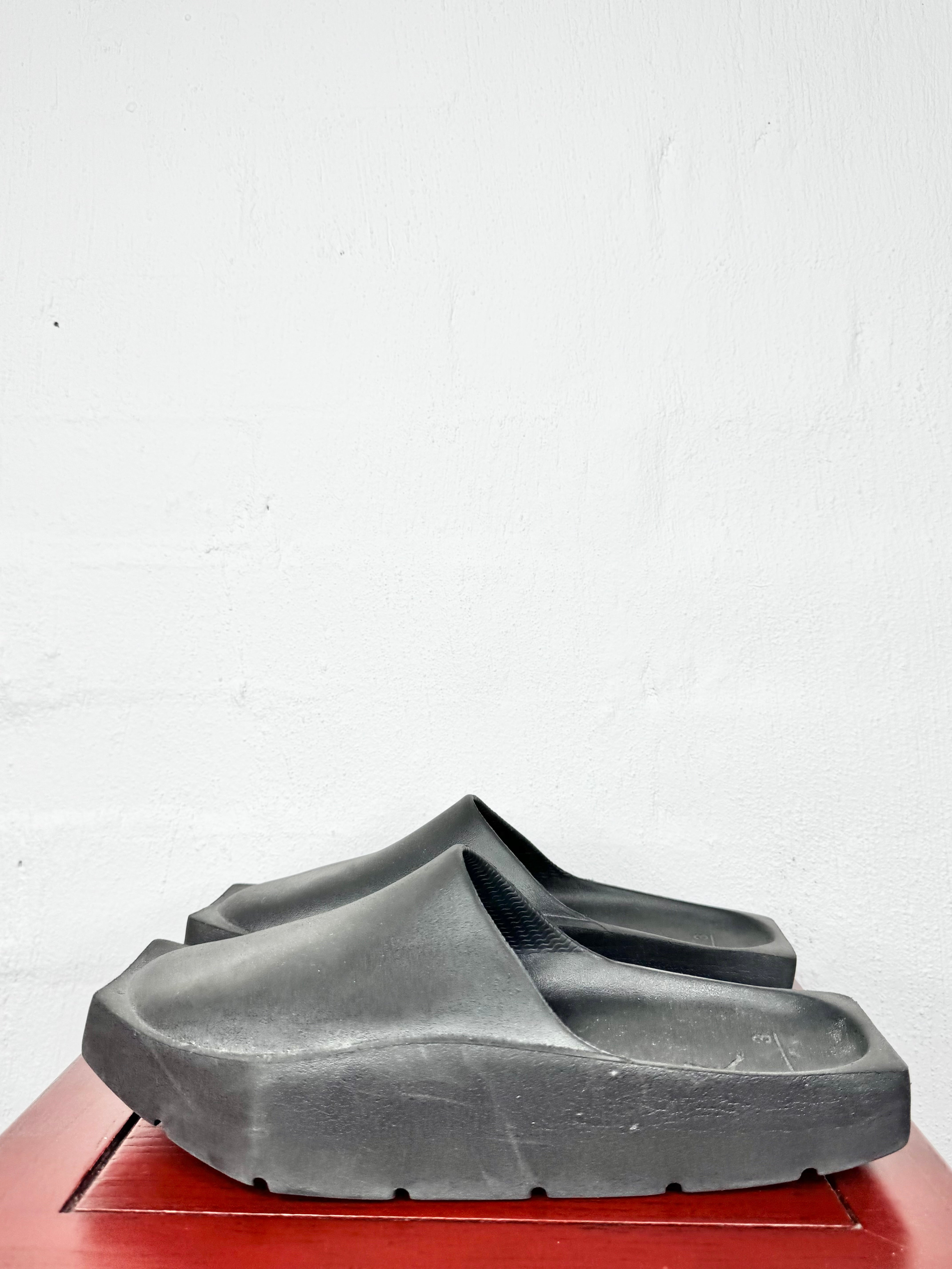 Billie Eilish x Jordans Black Hex Mules - EU