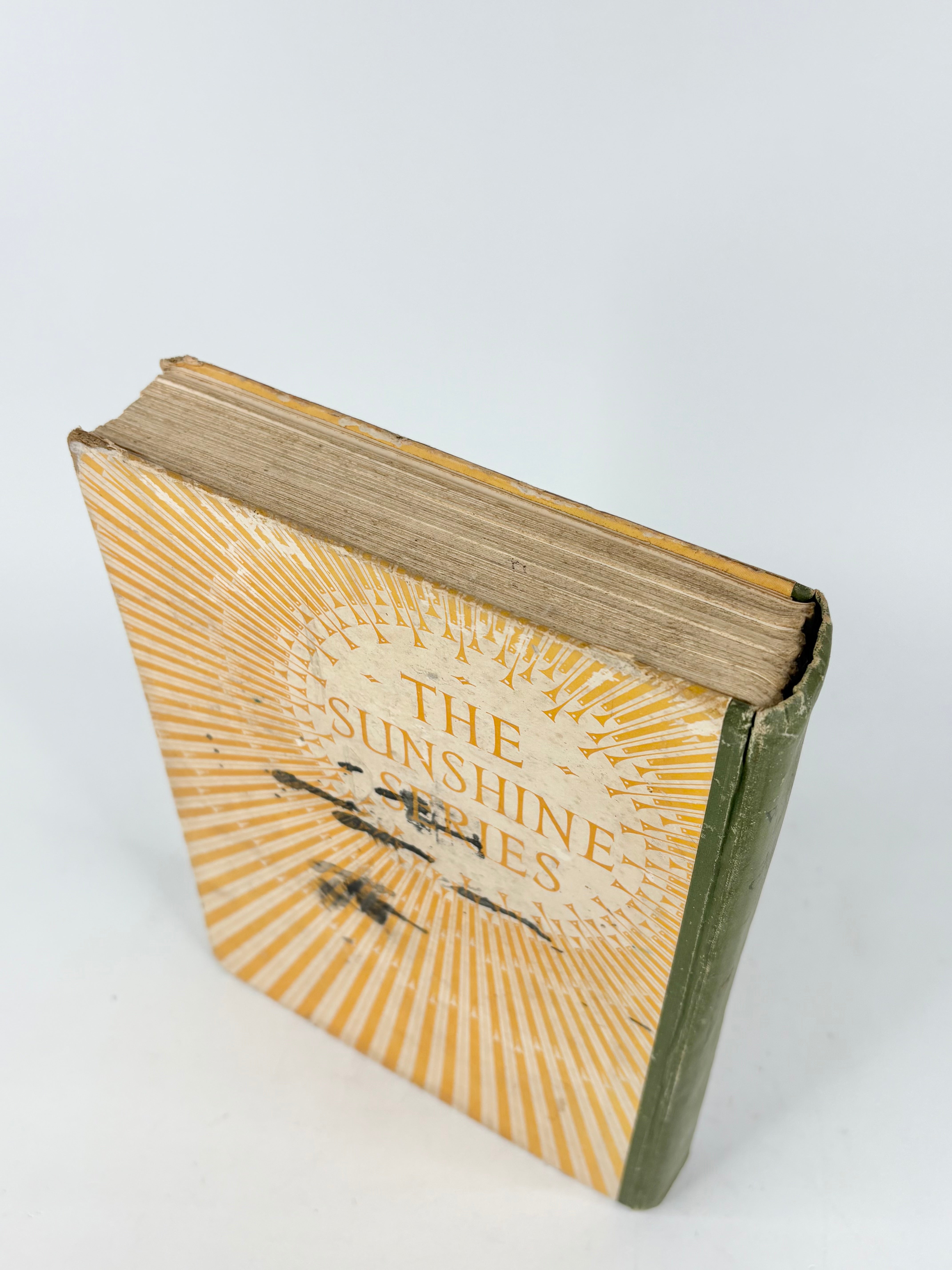 Vintage Hardcover Alice in Wonderland - Lewis Carroll