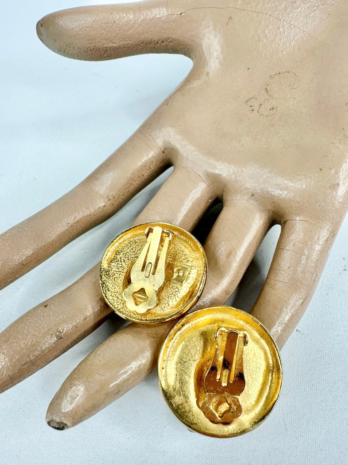 MFW Vintage Sportscraft Large Swirl Gold Toned Clip On Earrings