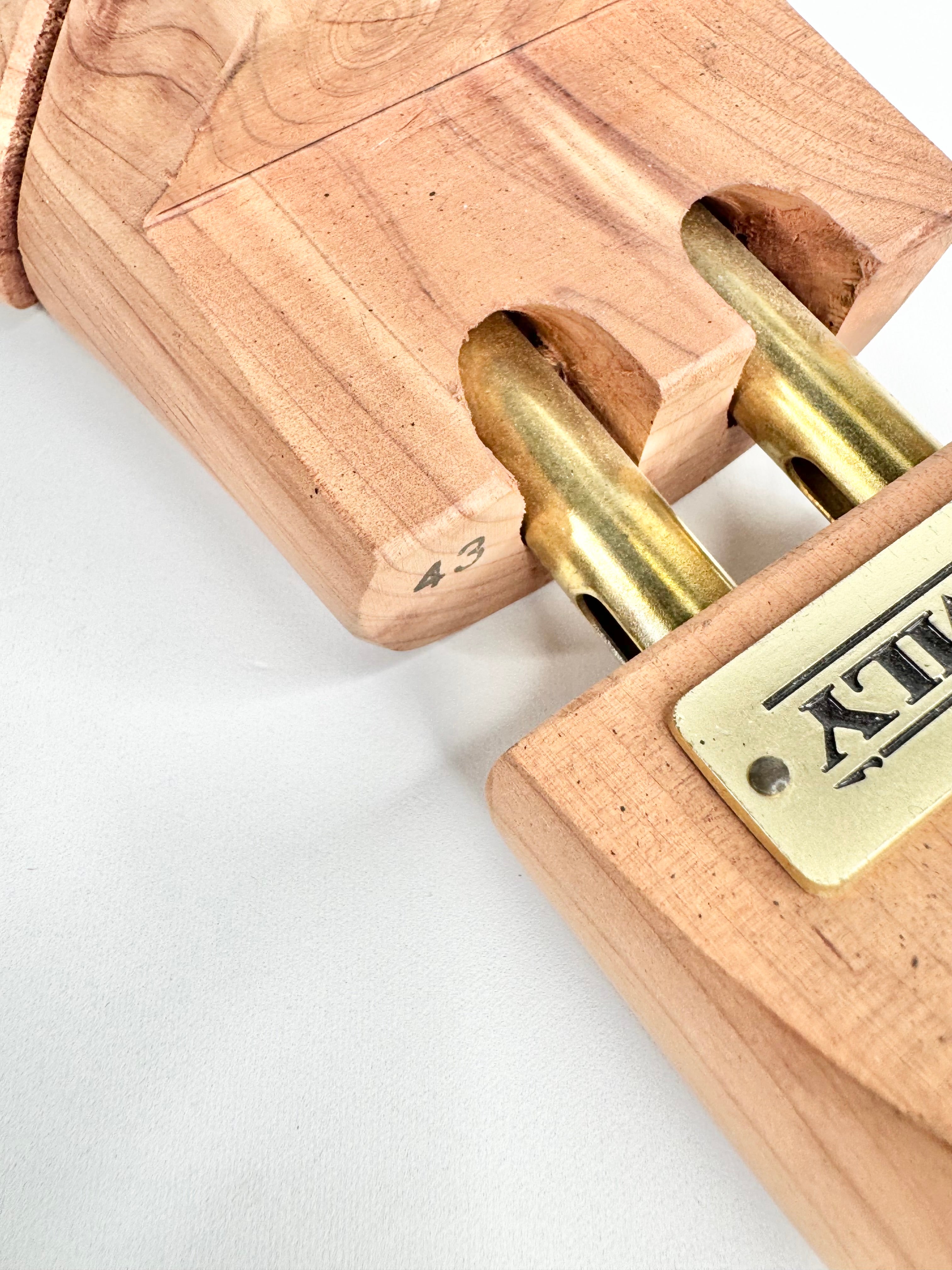 Louis Vuitton 'Voltaire' Denim & Burgundy Leather Derby Shoes - EU43