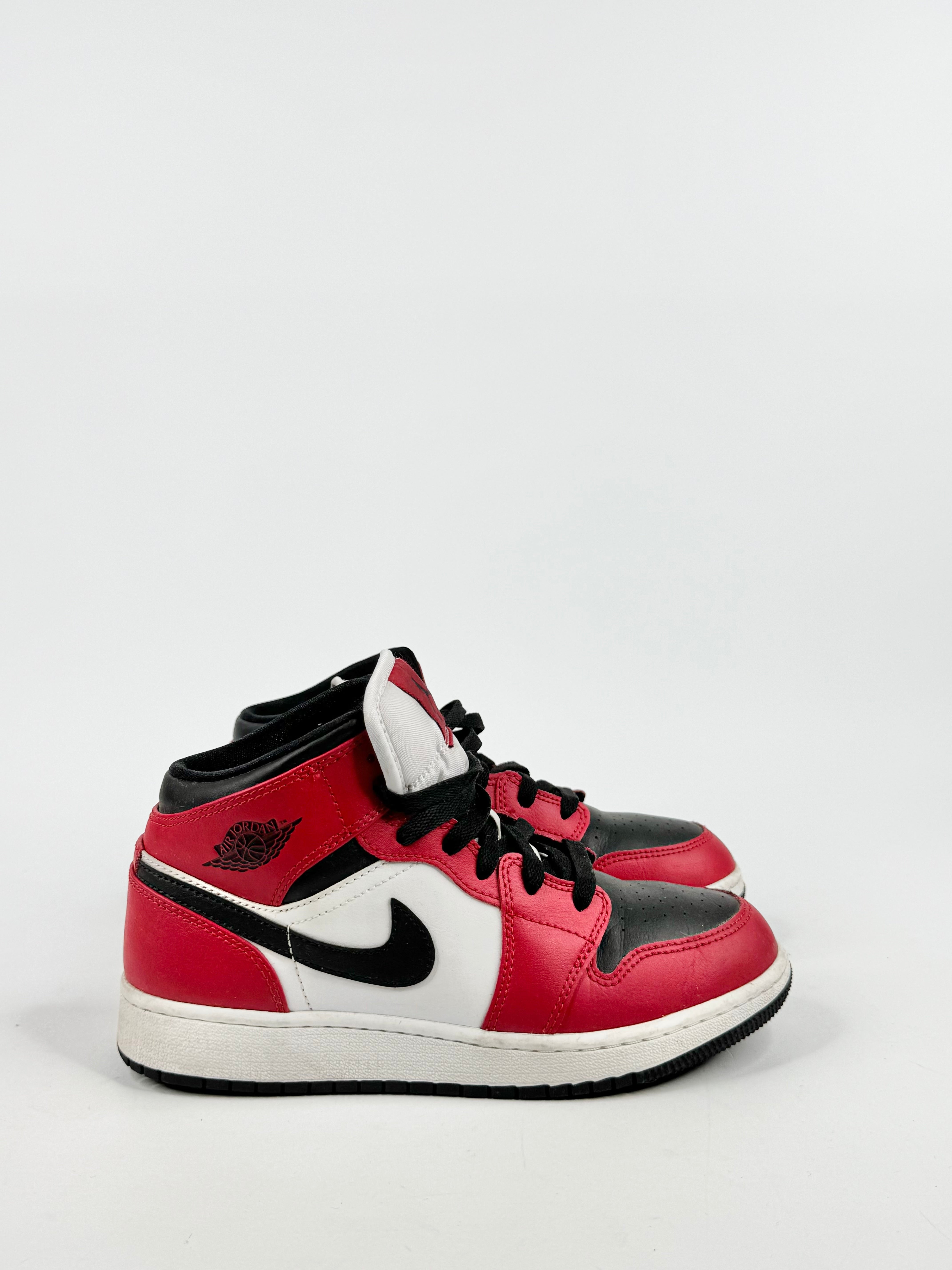Air Jordan 1 Mid Chicago Red Sneakers - 5Y