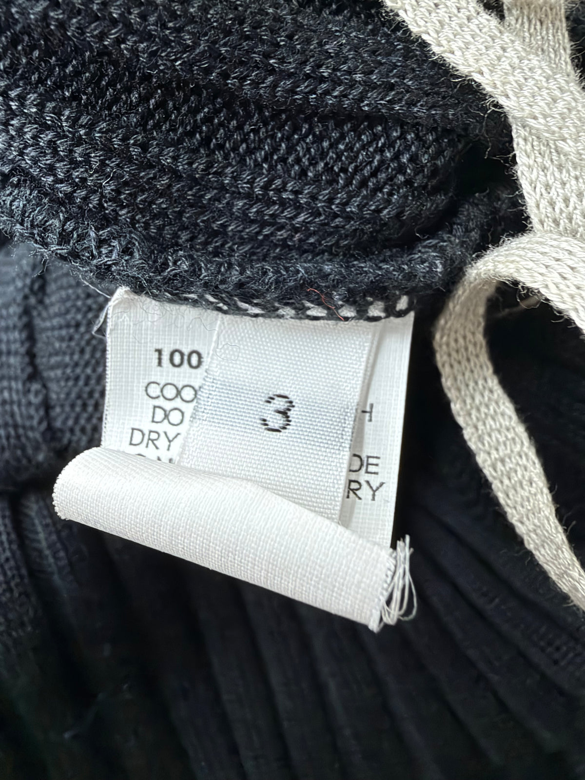 MM SÖHN Black Rib Knit & White Whipstitch Long Cardigan - AU10/12
