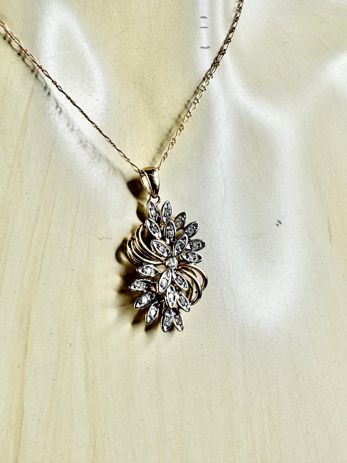9ct Gold & Diamond Flower Pendant & Chain