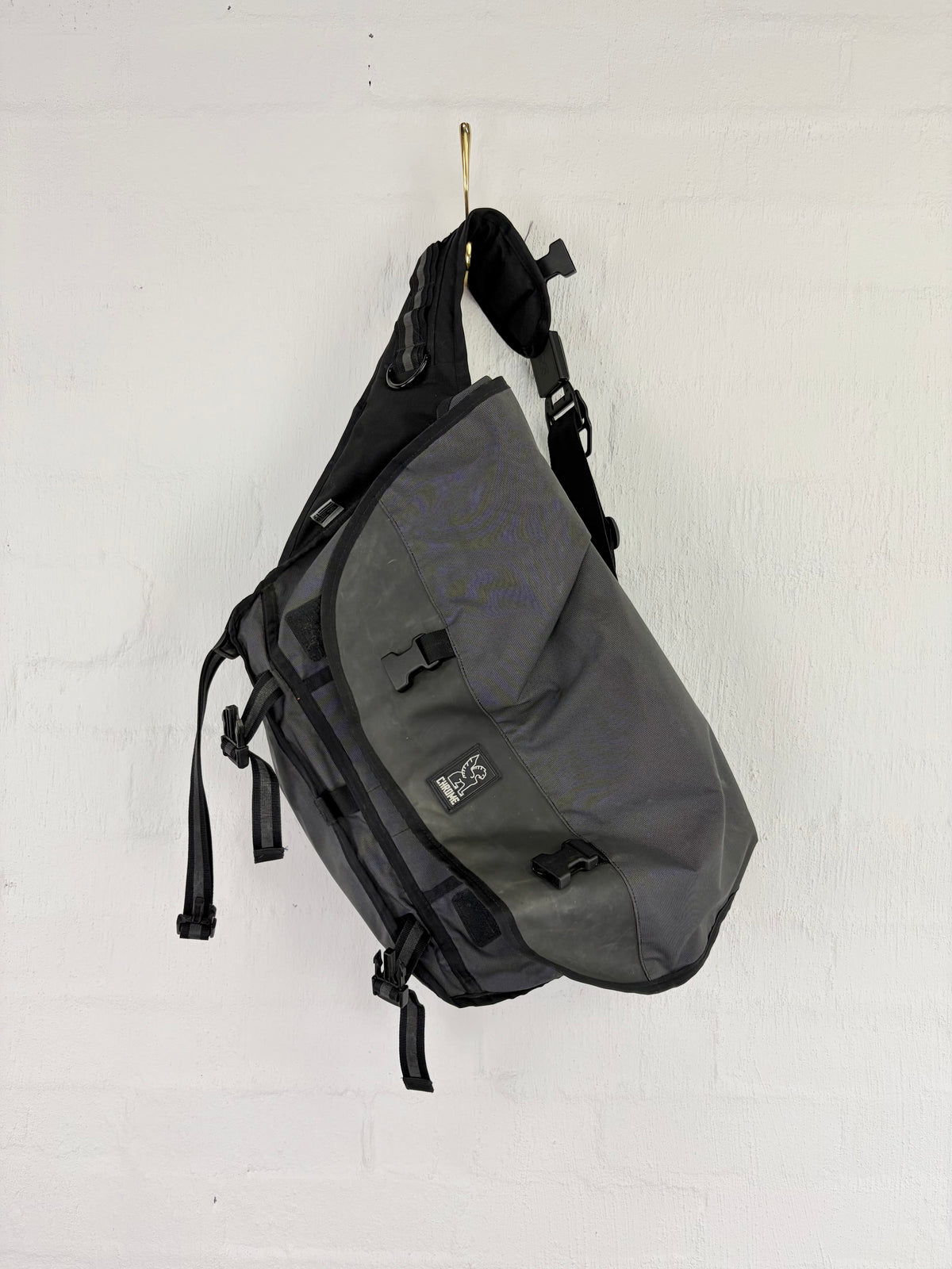 Chrome 24L Grey 'Citizen' Messenger Bag