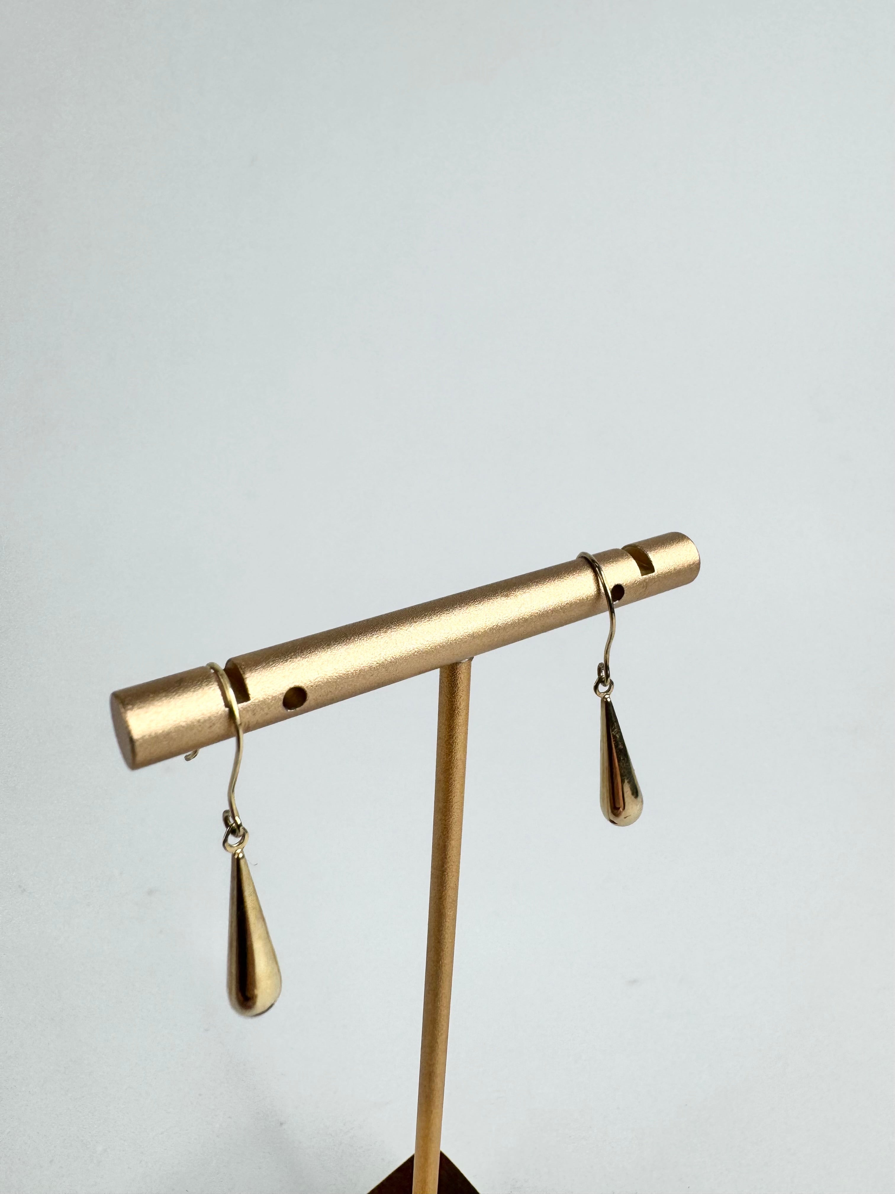 9ct Gold Teardrop Earrings