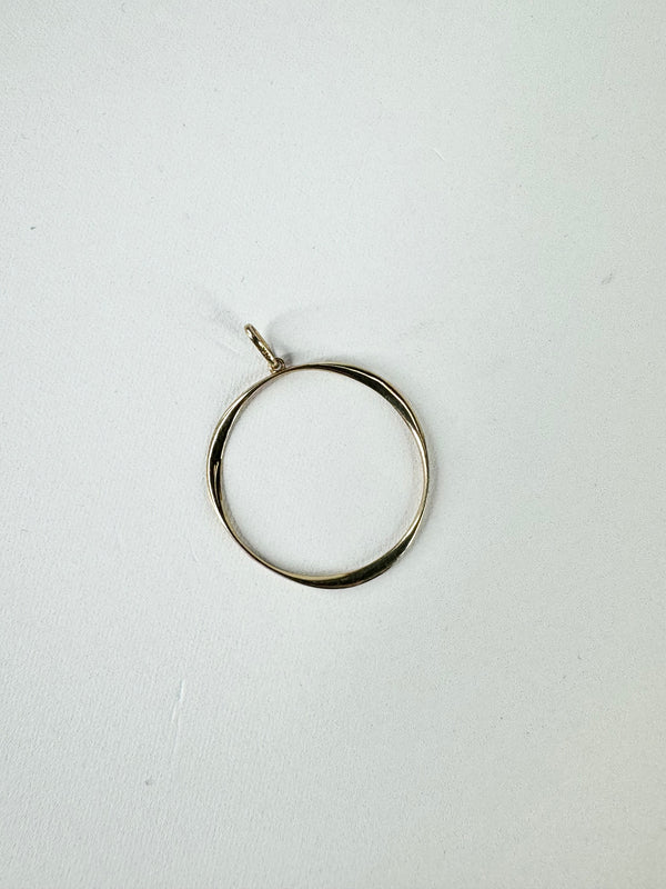 9ct Gold Circle Pendant