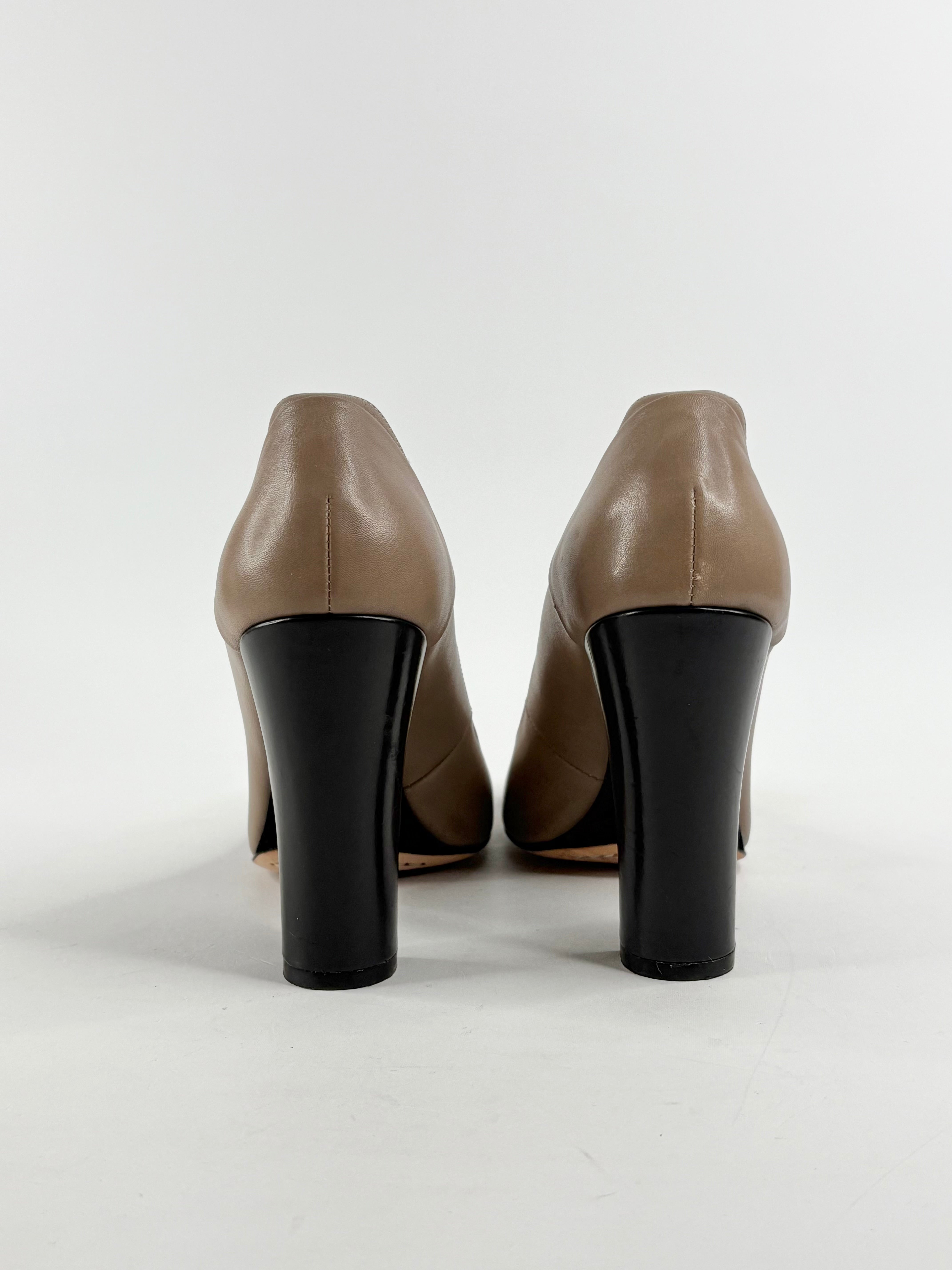 Oroton Taupe Smooth Leather Pumps - EU40