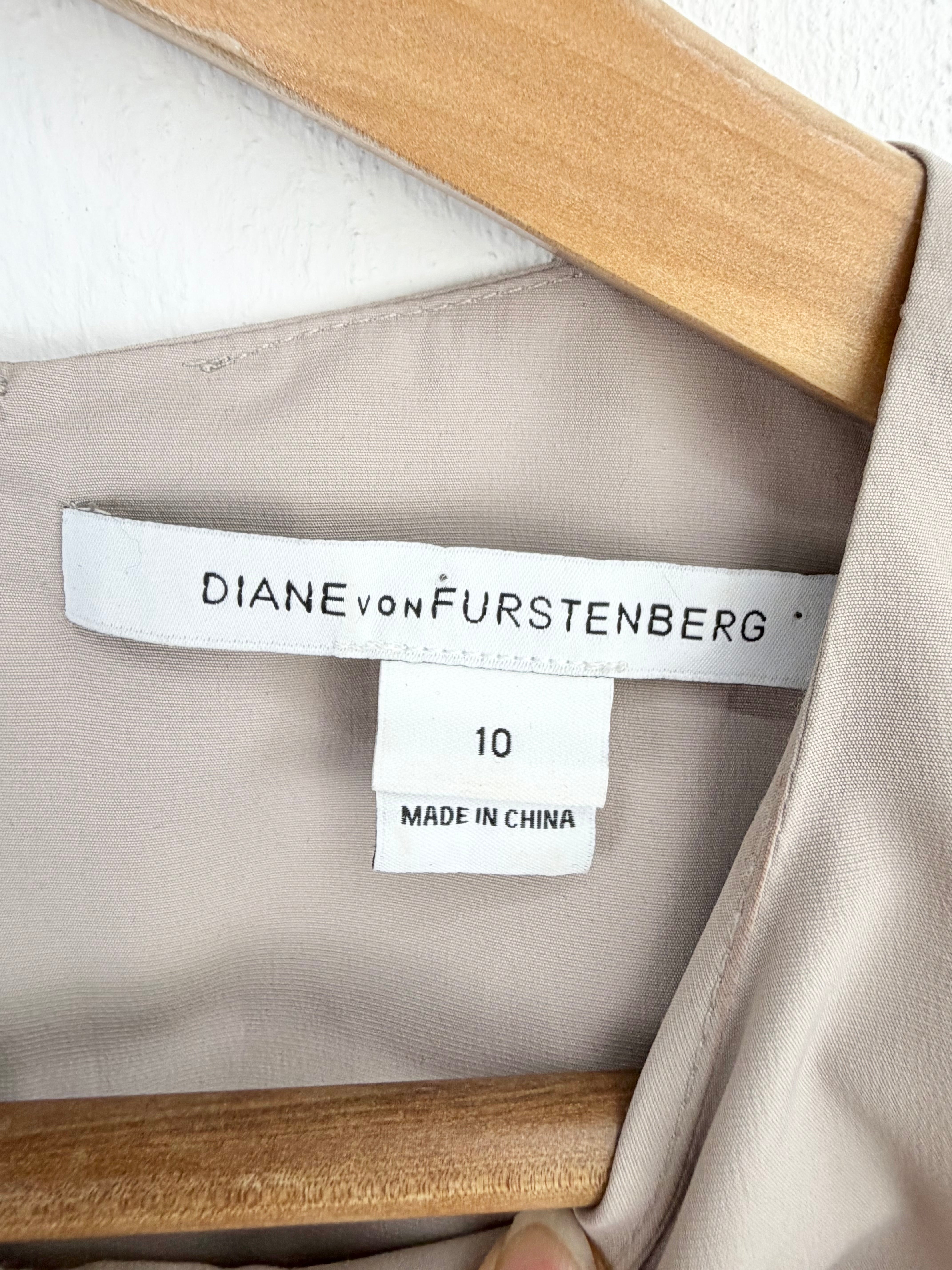 Diane von Furstenberg Beige & Black Sleeveless Sheath Dress - AU10