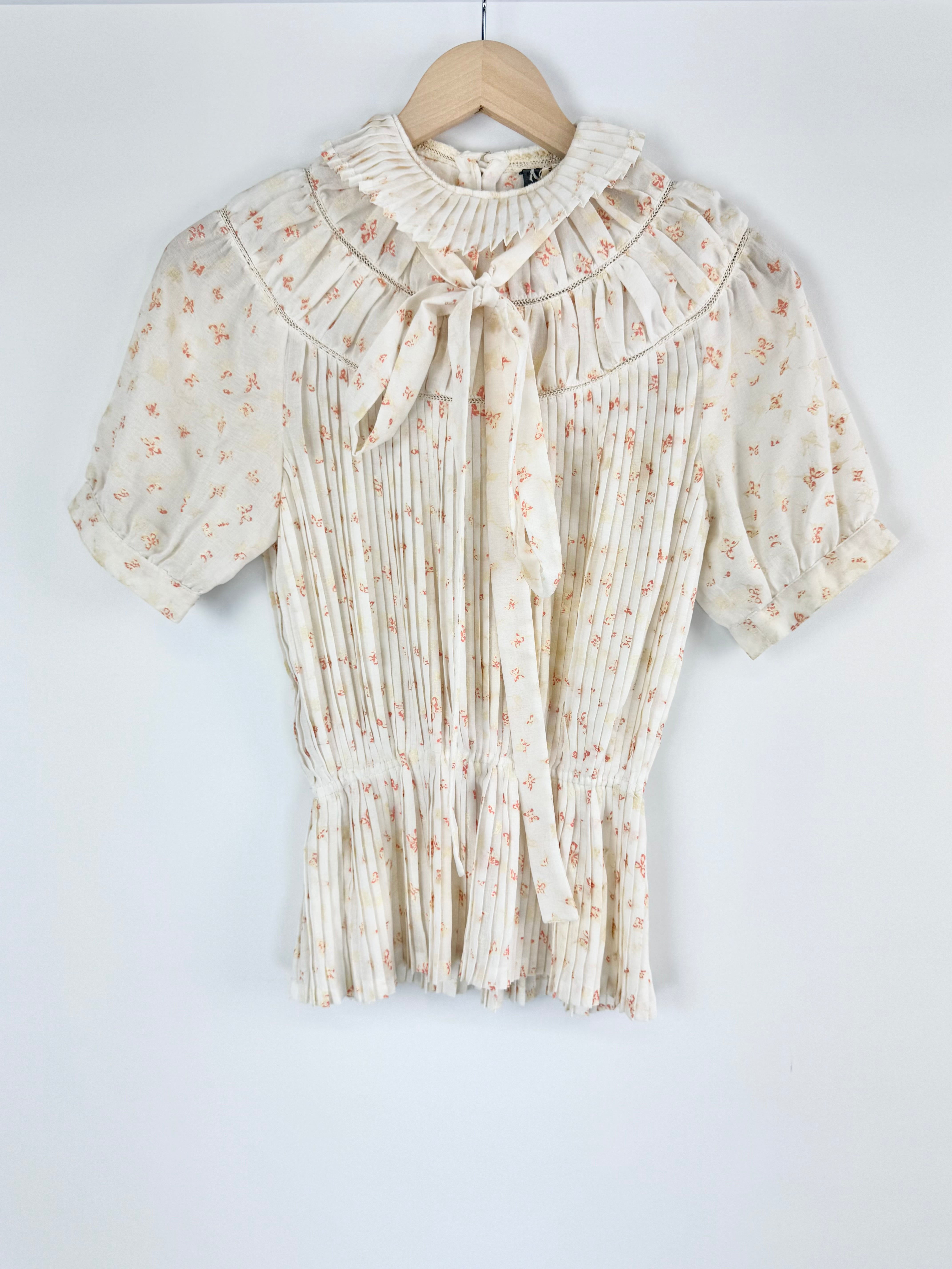 Rae Ganim Peach and Cream Floral Pleated Short Sleeve Blouse - AU8