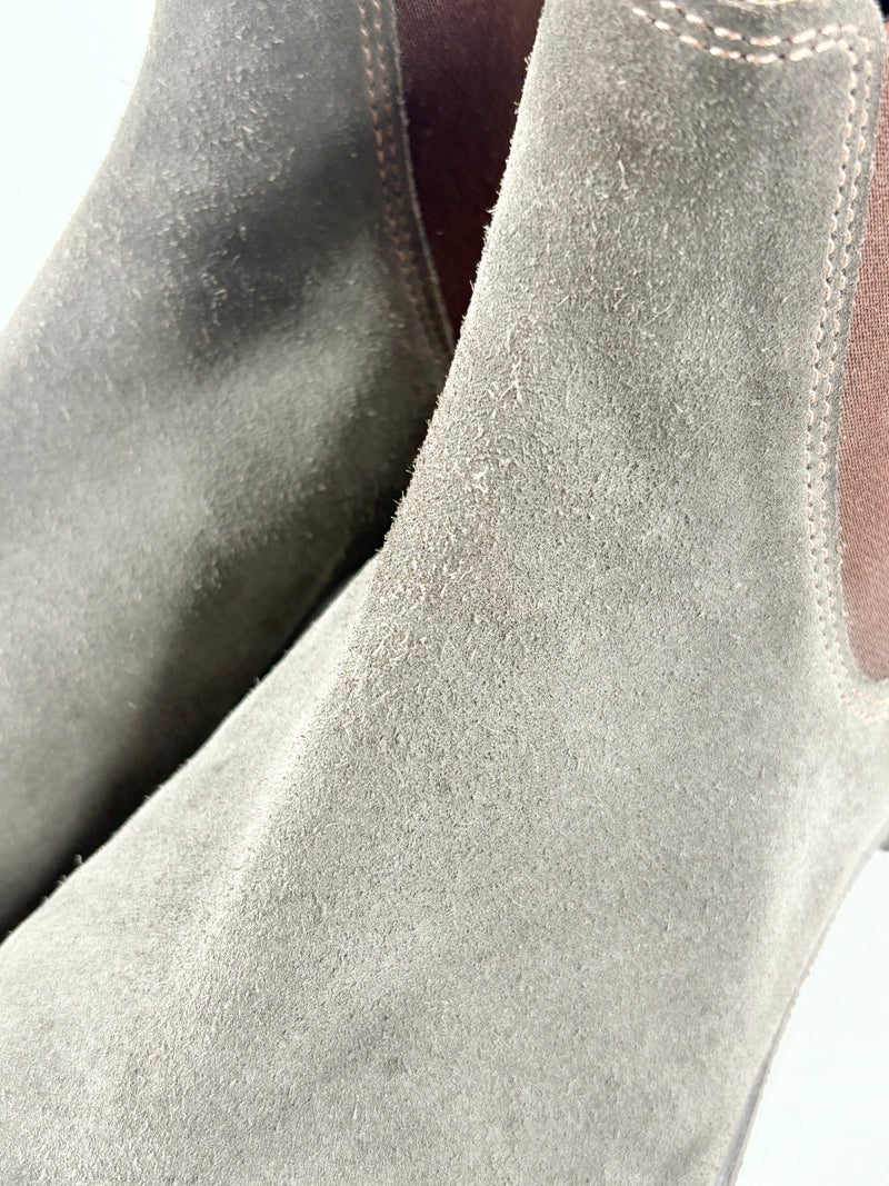 R.M. Williams Ash Suede Chelsea Boots - 9G