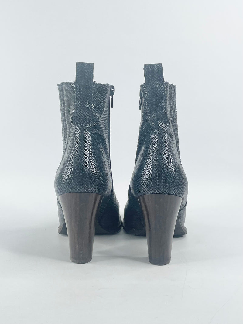 Zinda Black Textured Leather Ankle Boots - EU40