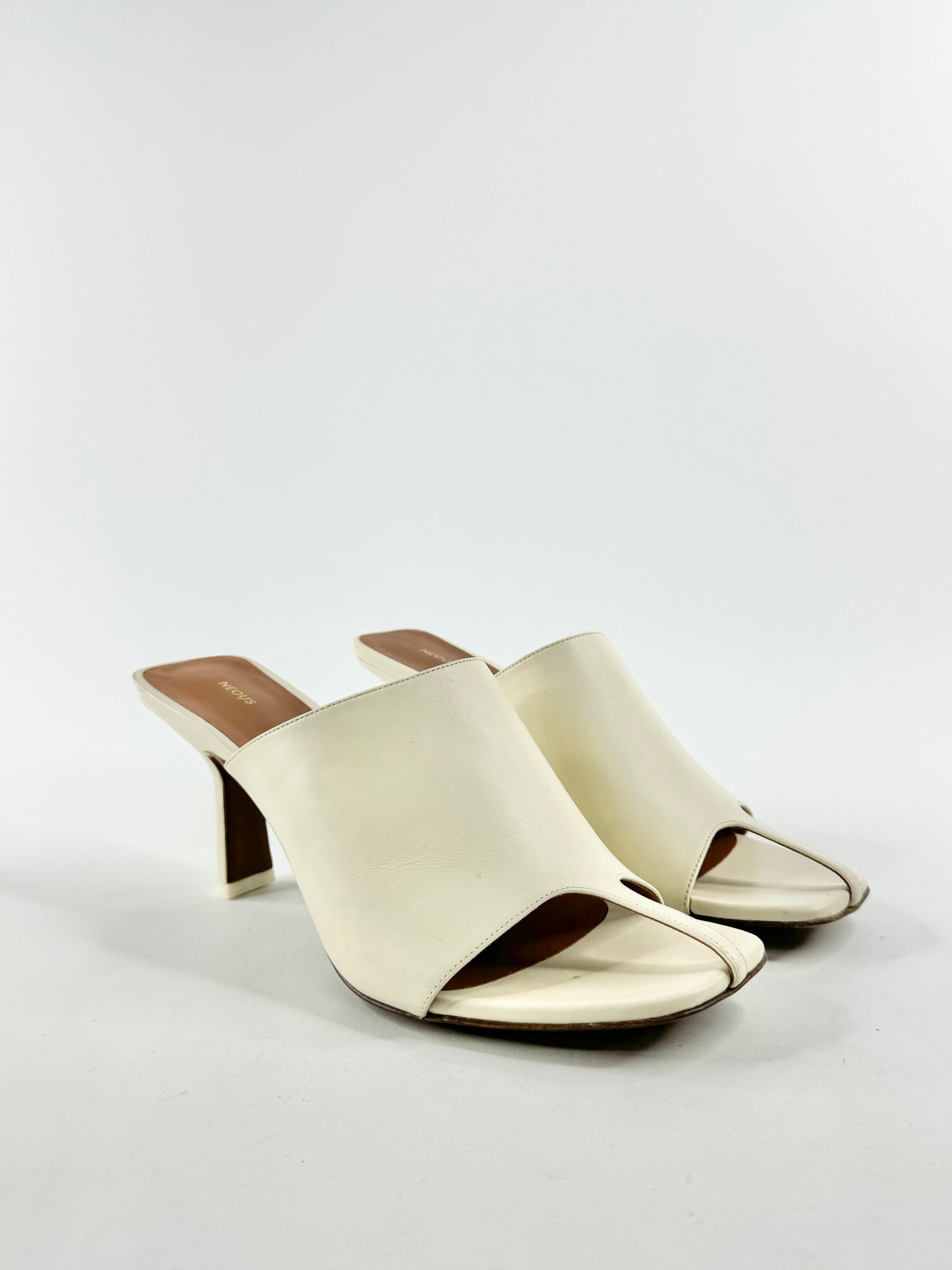 Neous Cream 'Jamuel' T-Bar Mules NWT - EU41