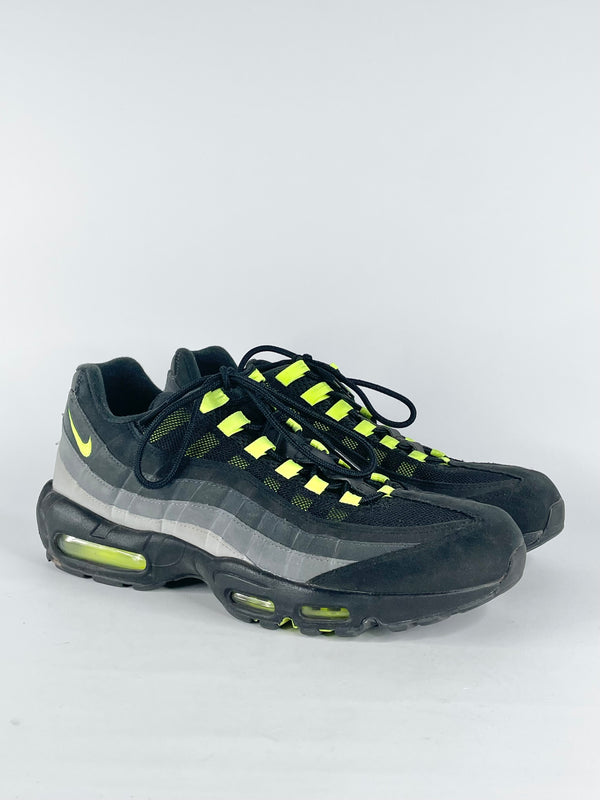 Nike Air Max 95 Black & Vapour Green Sneakers - EU46