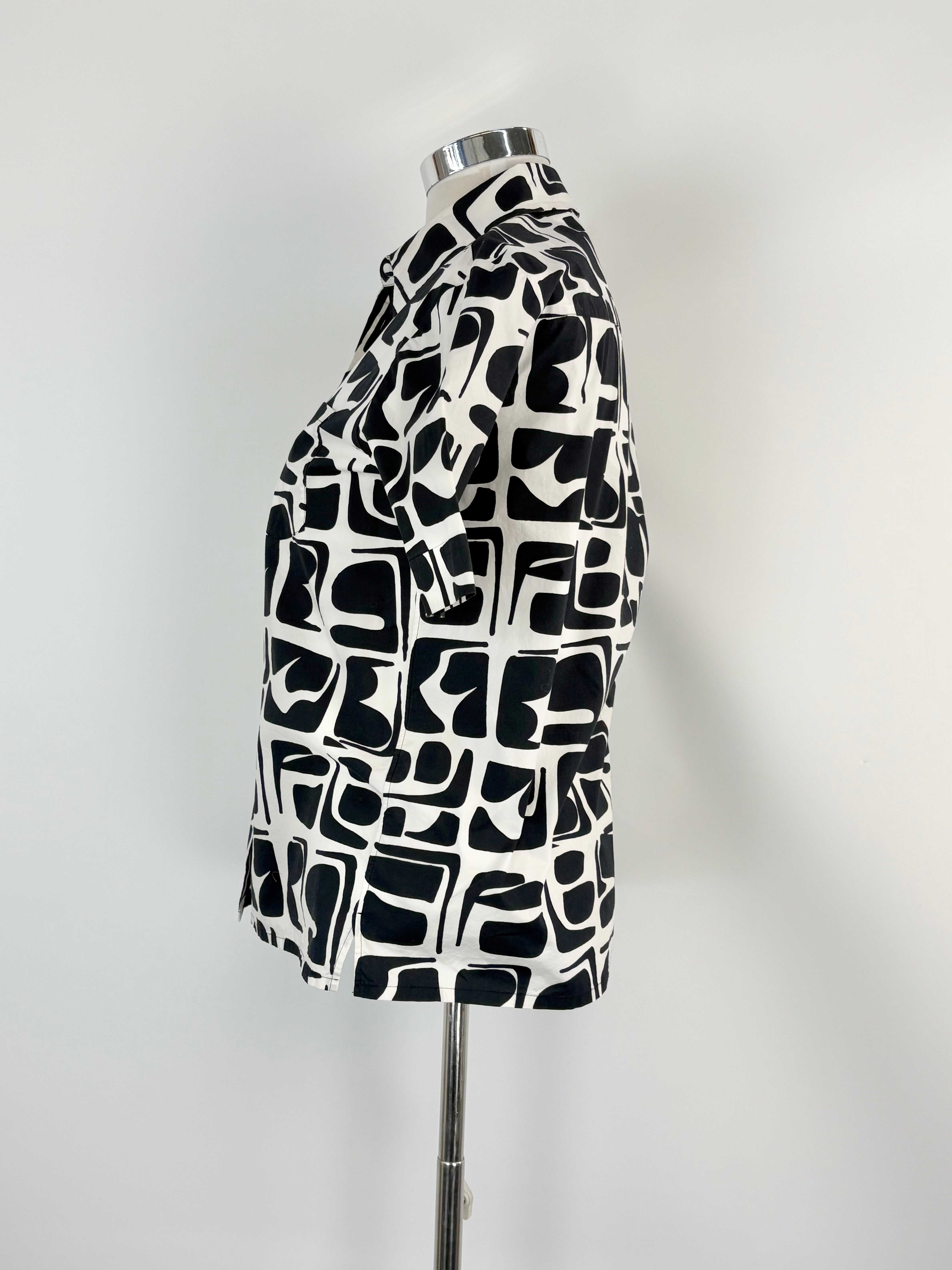La DoubleJ Black & White Abstract Shapes Short Sleeve Shirt - AU12/14