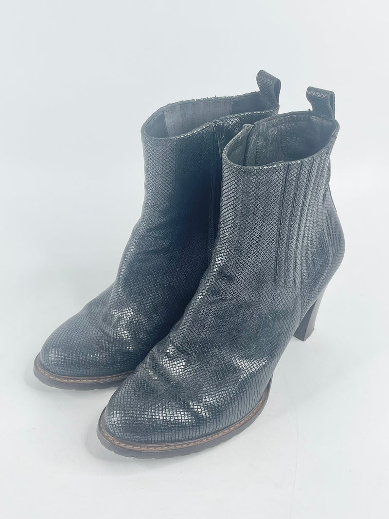 Zinda Black Textured Leather Ankle Boots - EU40