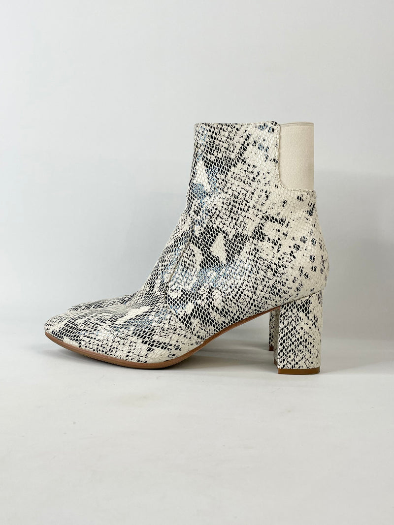 Bared White & Black Snakeprint Leather Ankle Boots - EU38