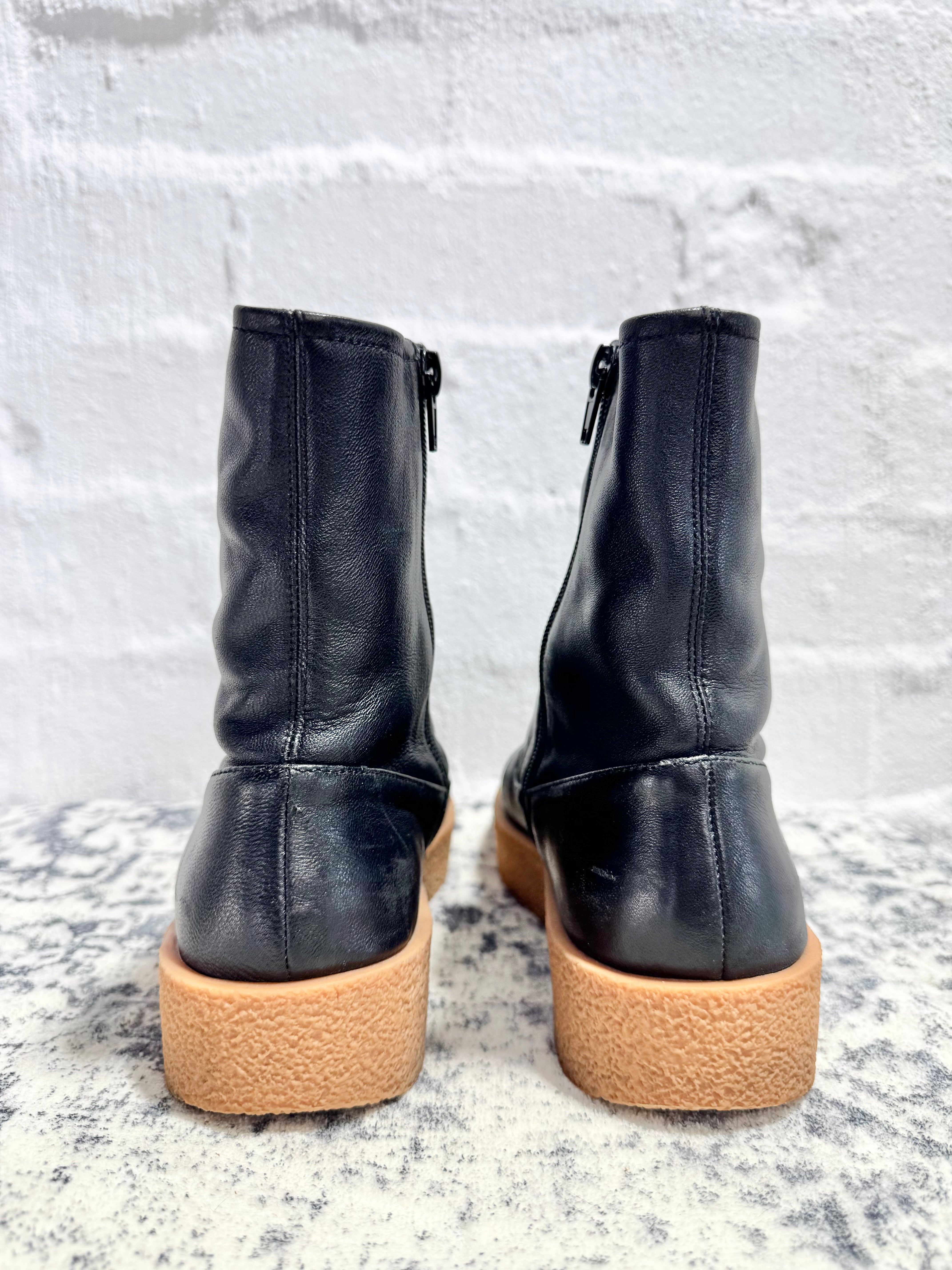 Radical Yes! Black& Tan Platform Boots - EU38