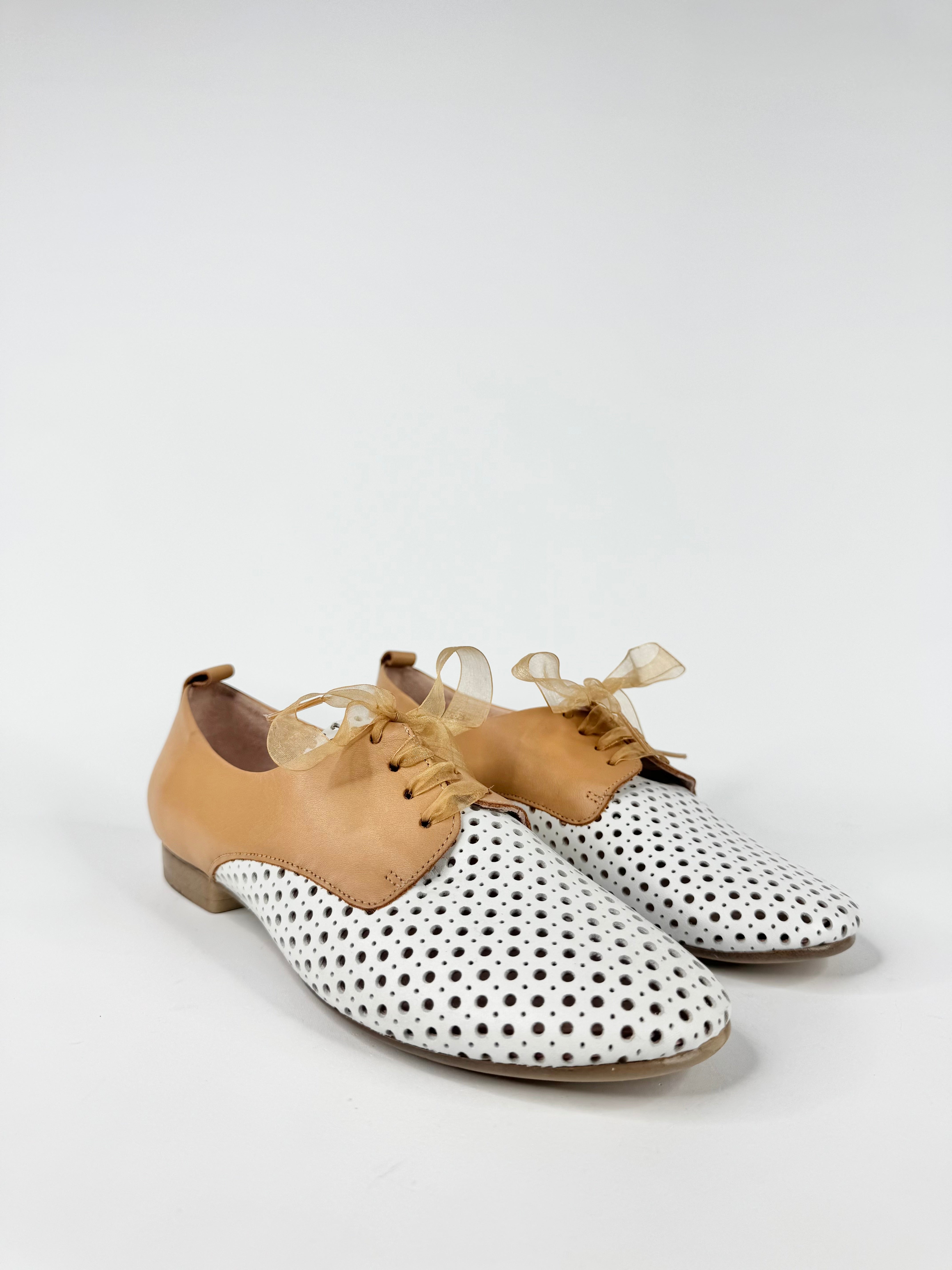 Funchal Lady Tan & White Lace Ups - EU38