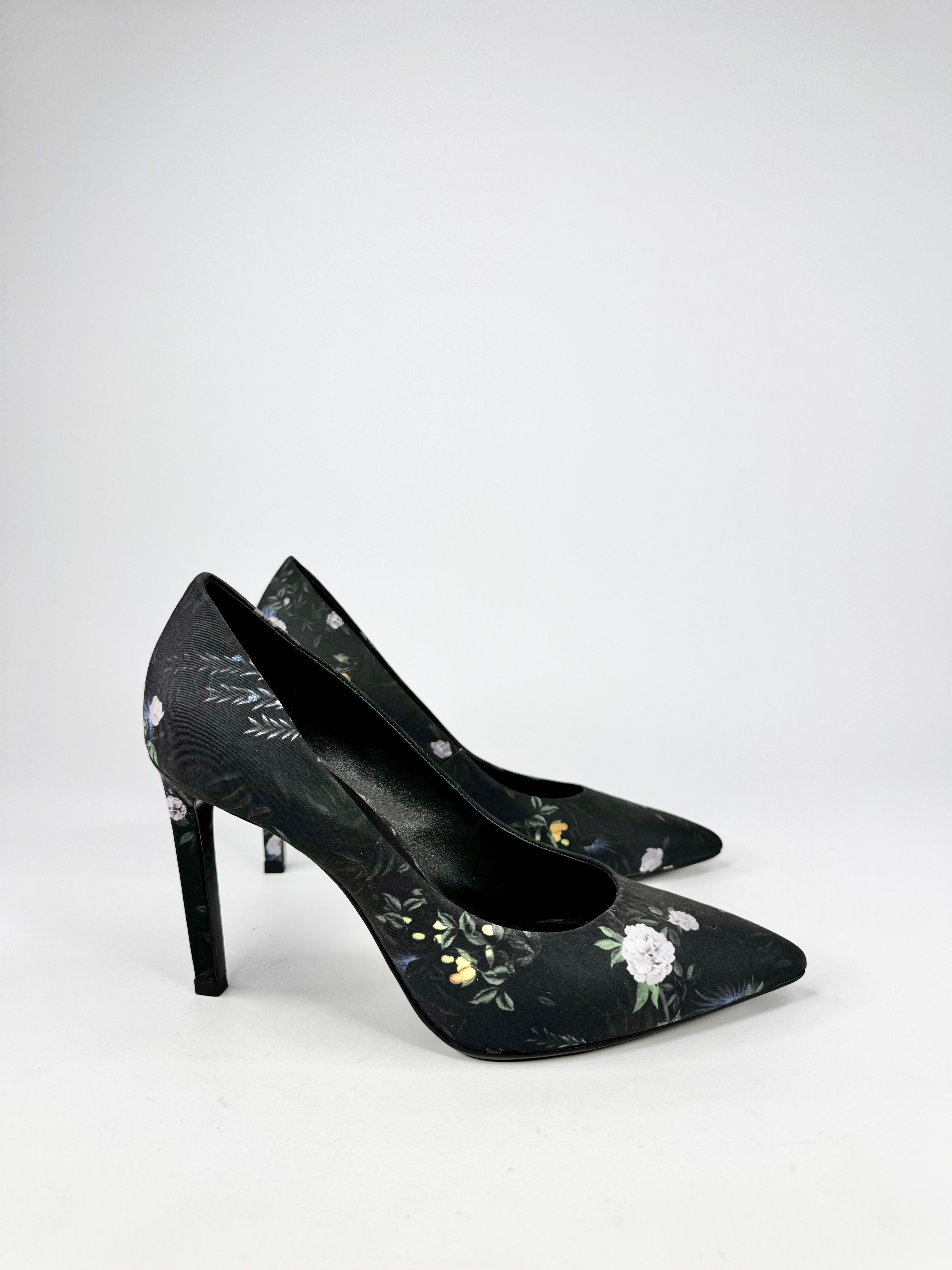 Camilla & Marc Black Floral Pumps - EU39