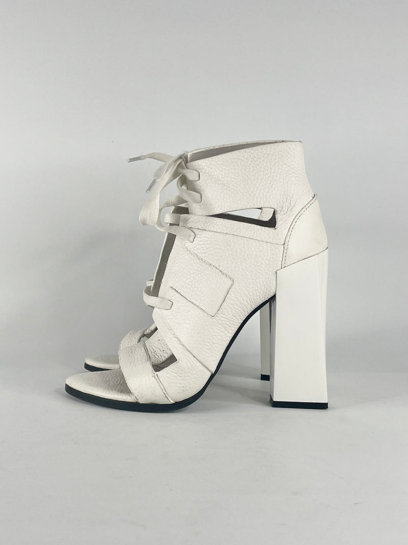 Manning Cartell White Grained Leather Lace Up Heels - EU37