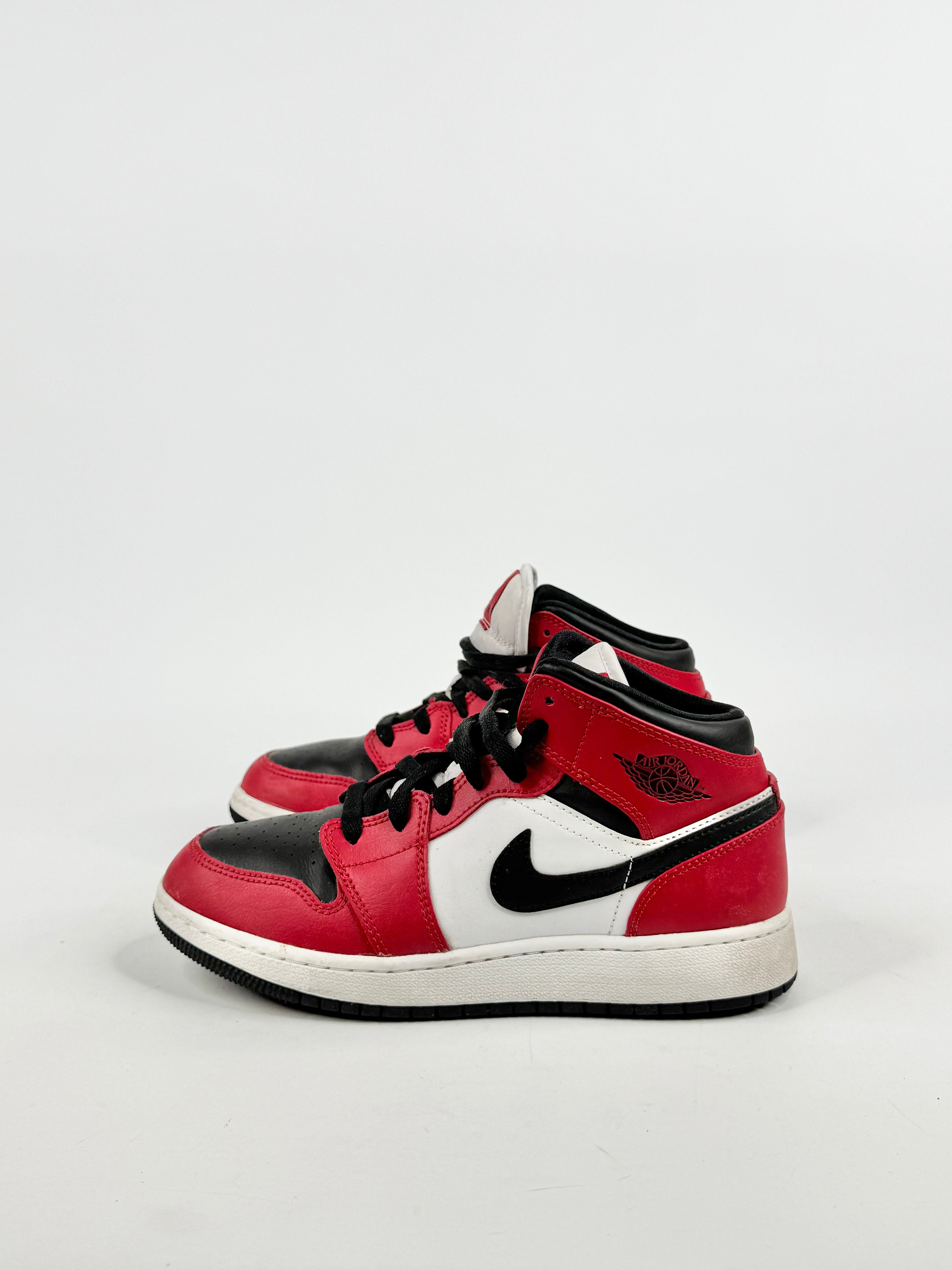 Air Jordan 1 Mid Chicago Red Sneakers - 5Y