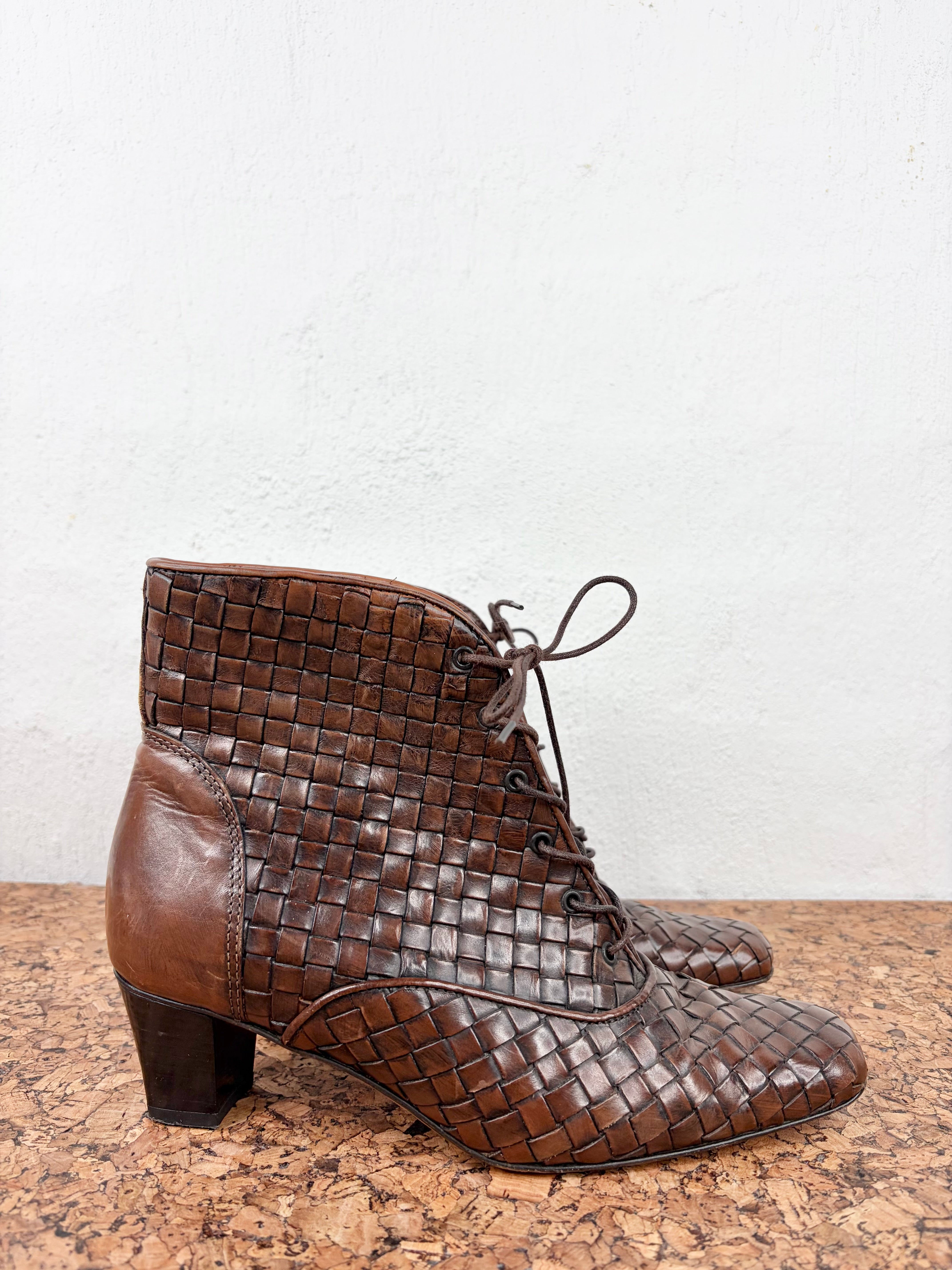 Bottega Intrecciato Chocolate Leather Lace Up Boot - EU37.5