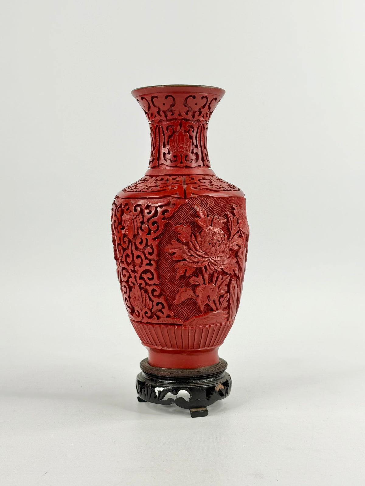 Vintage Chinese Lacquered Cinnabar Floral-Art Vase