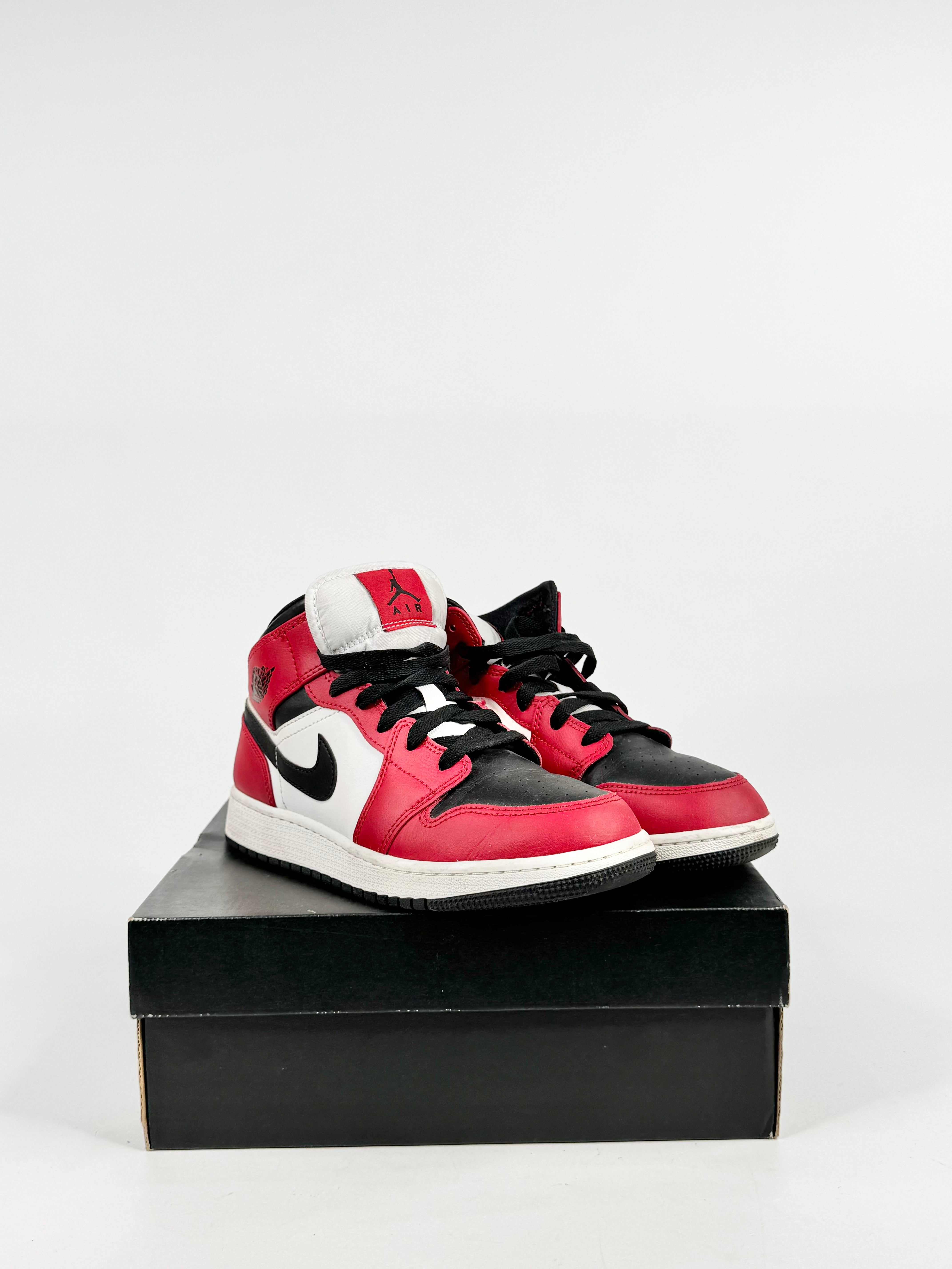Air Jordan 1 Mid Chicago Red Sneakers - 5Y