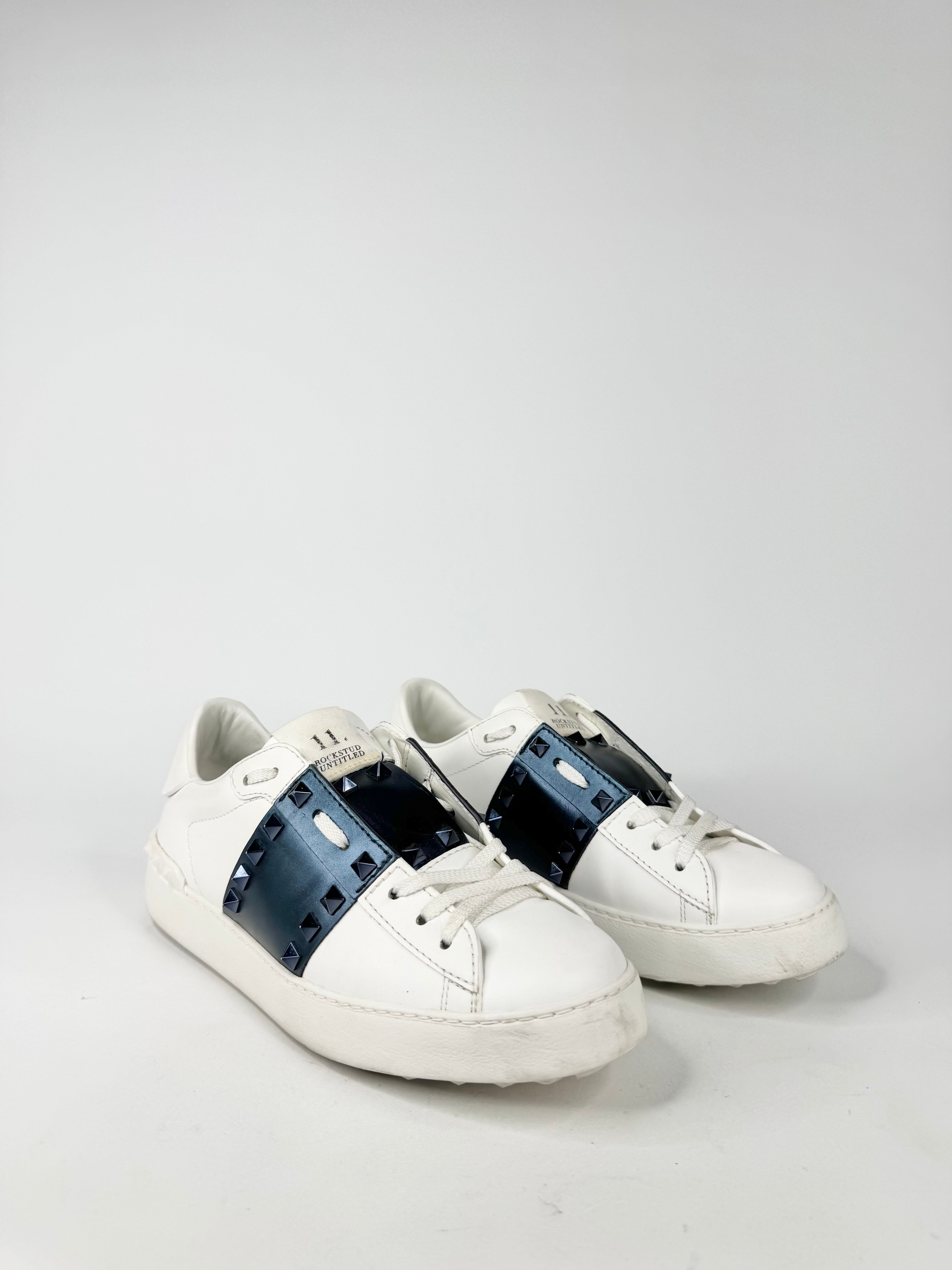 Valentino Gravani White & Metallic Blue ‘Untitled’ Rockstud Sneakers - EU39