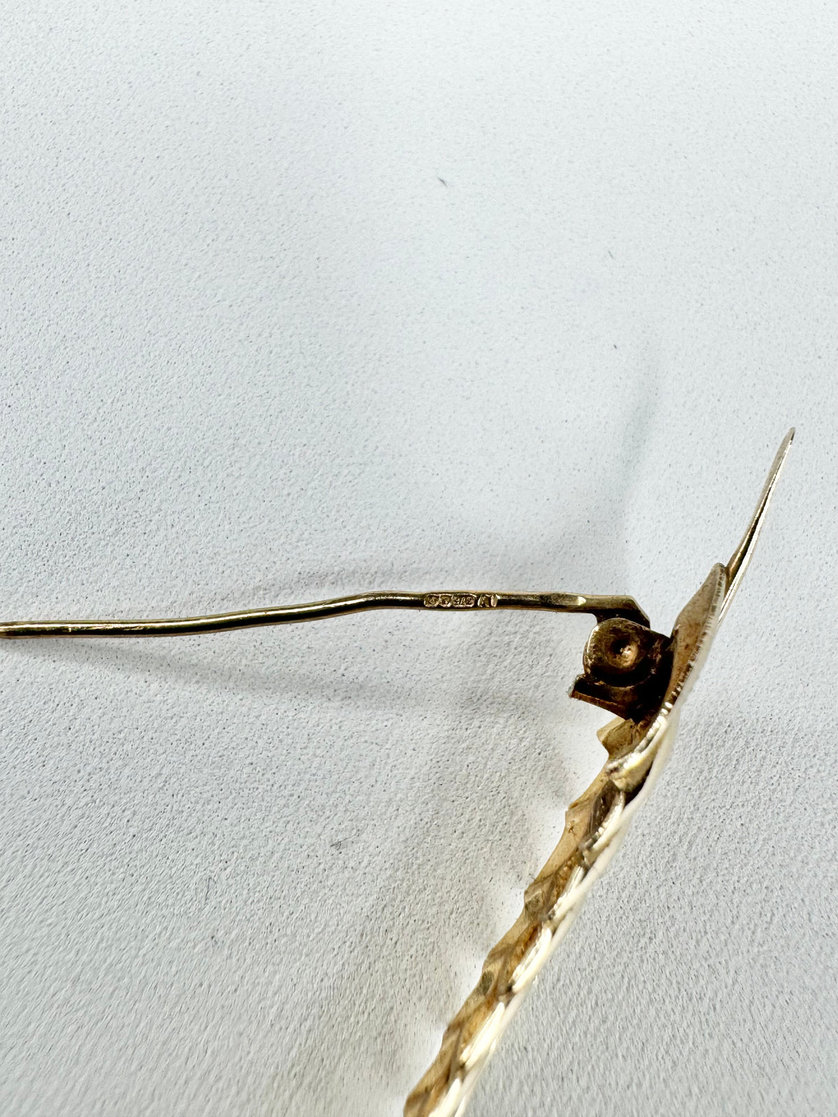9ct Birmingham Hallmarked Feather Brooch