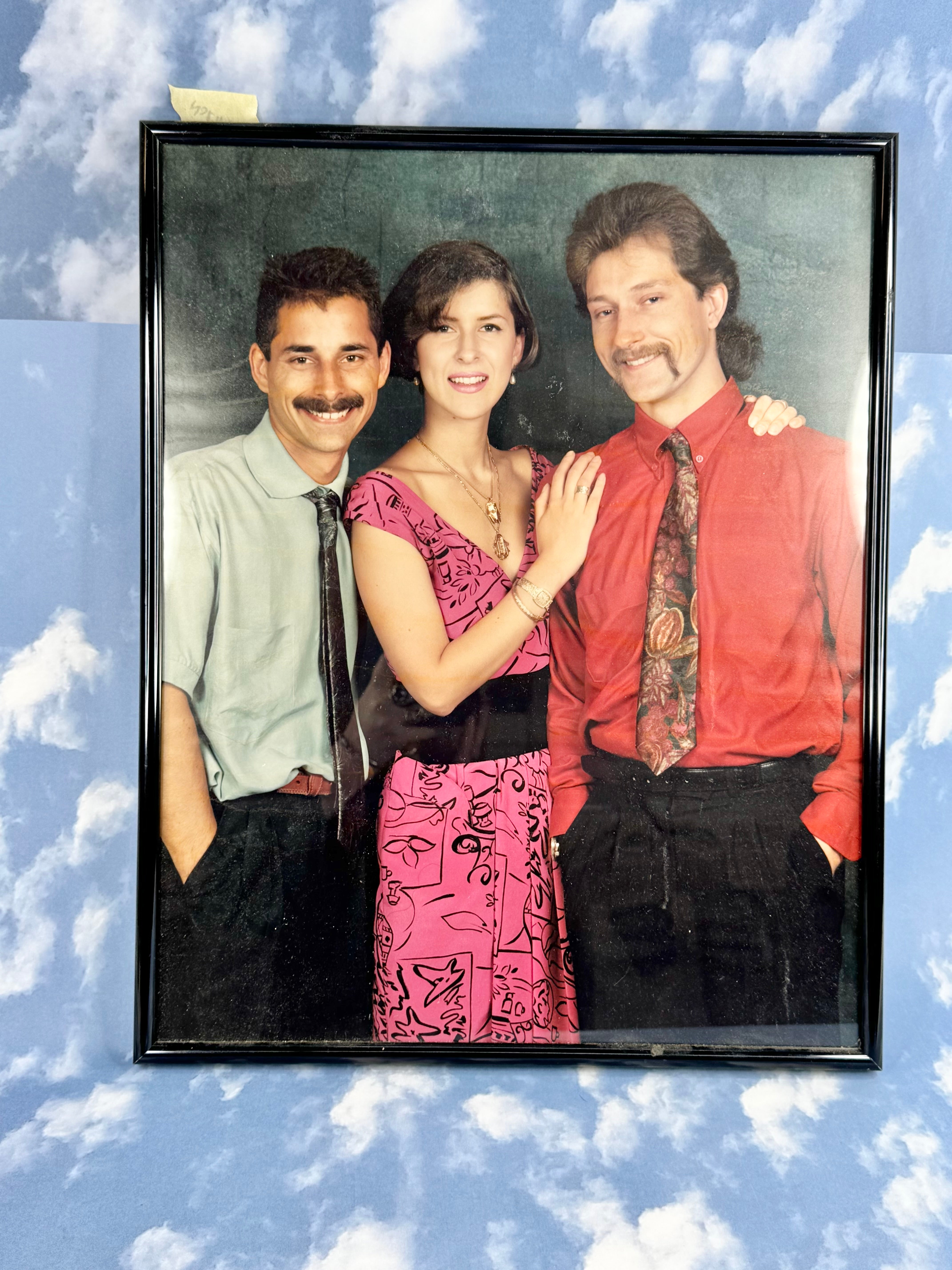 Photo Portrait of Very Good Looking Family