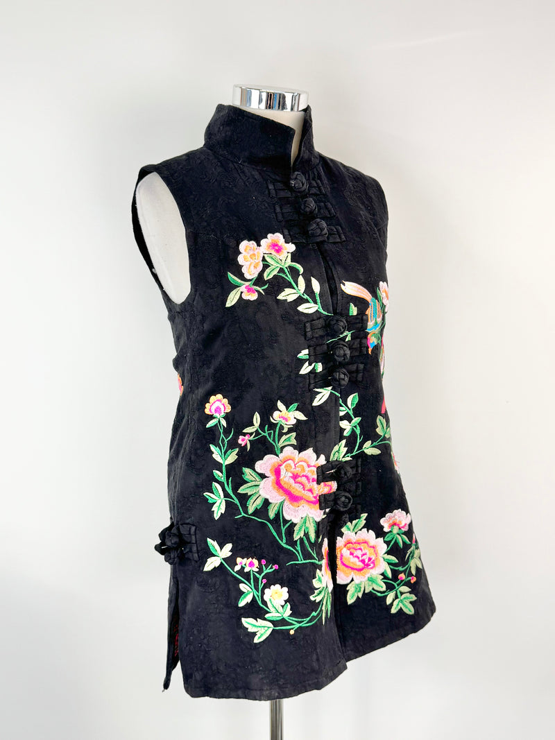 Black Sleeveless Embroidered Jacket - AU10