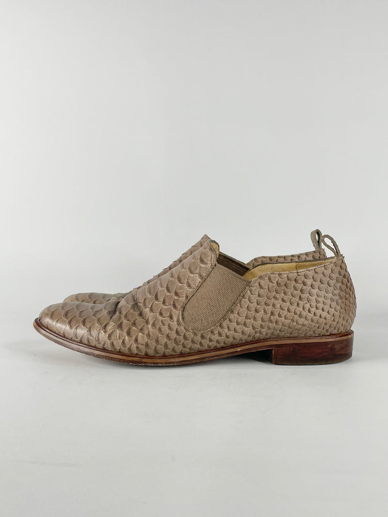 Robert Clergerie Mocha Python-Textured Leather Slip Ons - EU38/39