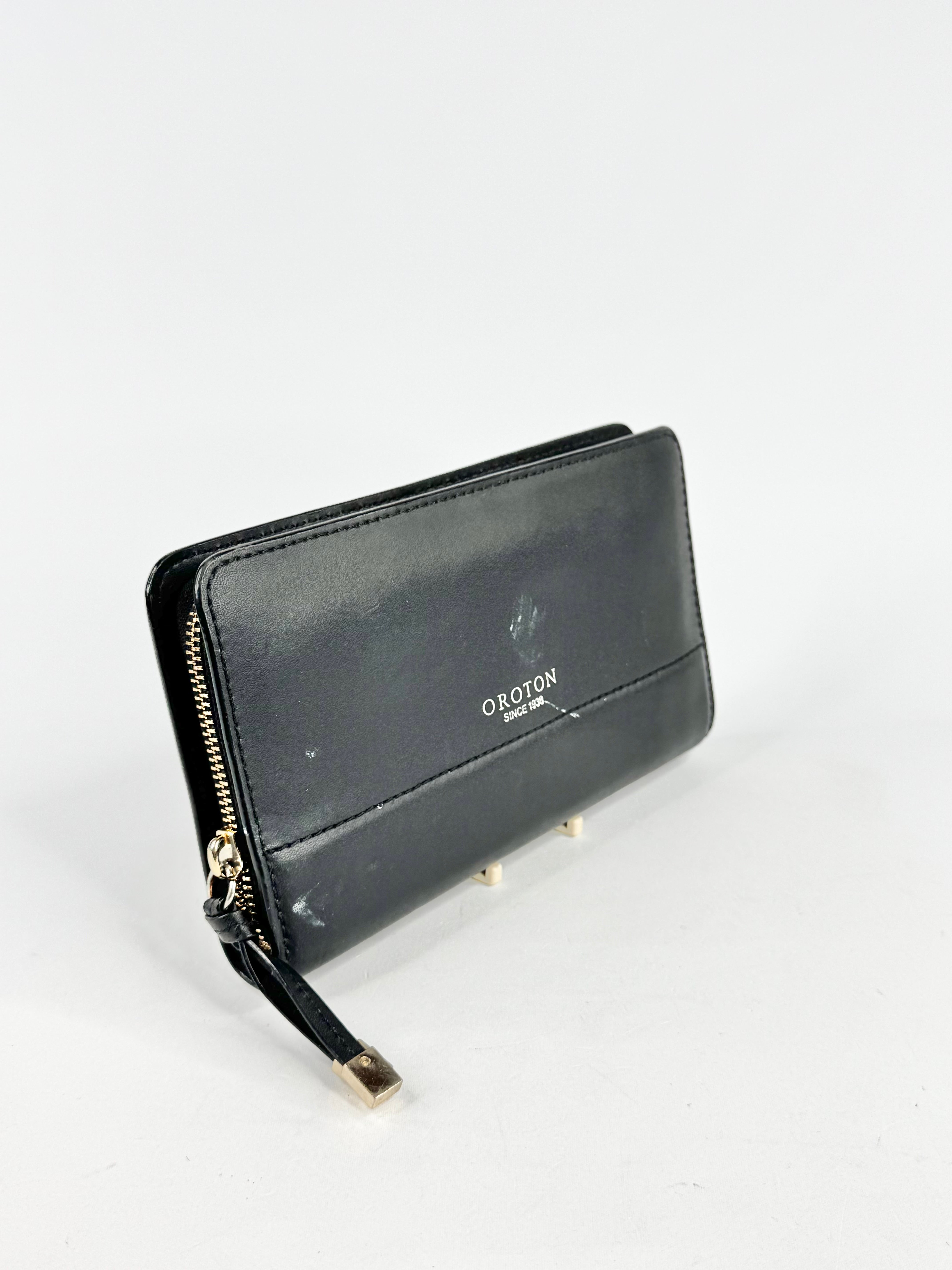 Oroton Smooth Black Zippered Purse