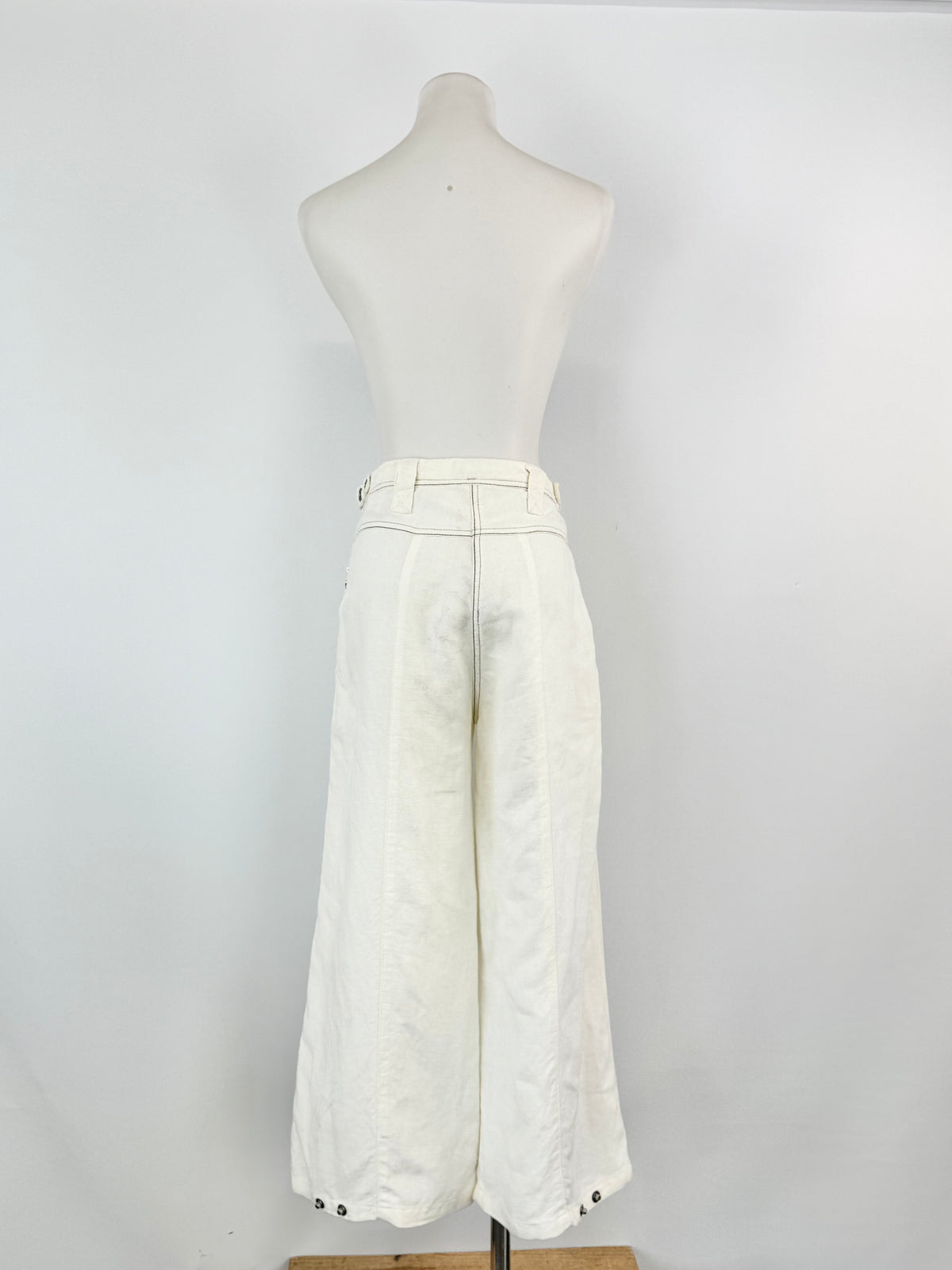 Armani Jeans Whit Linen Capris - 28