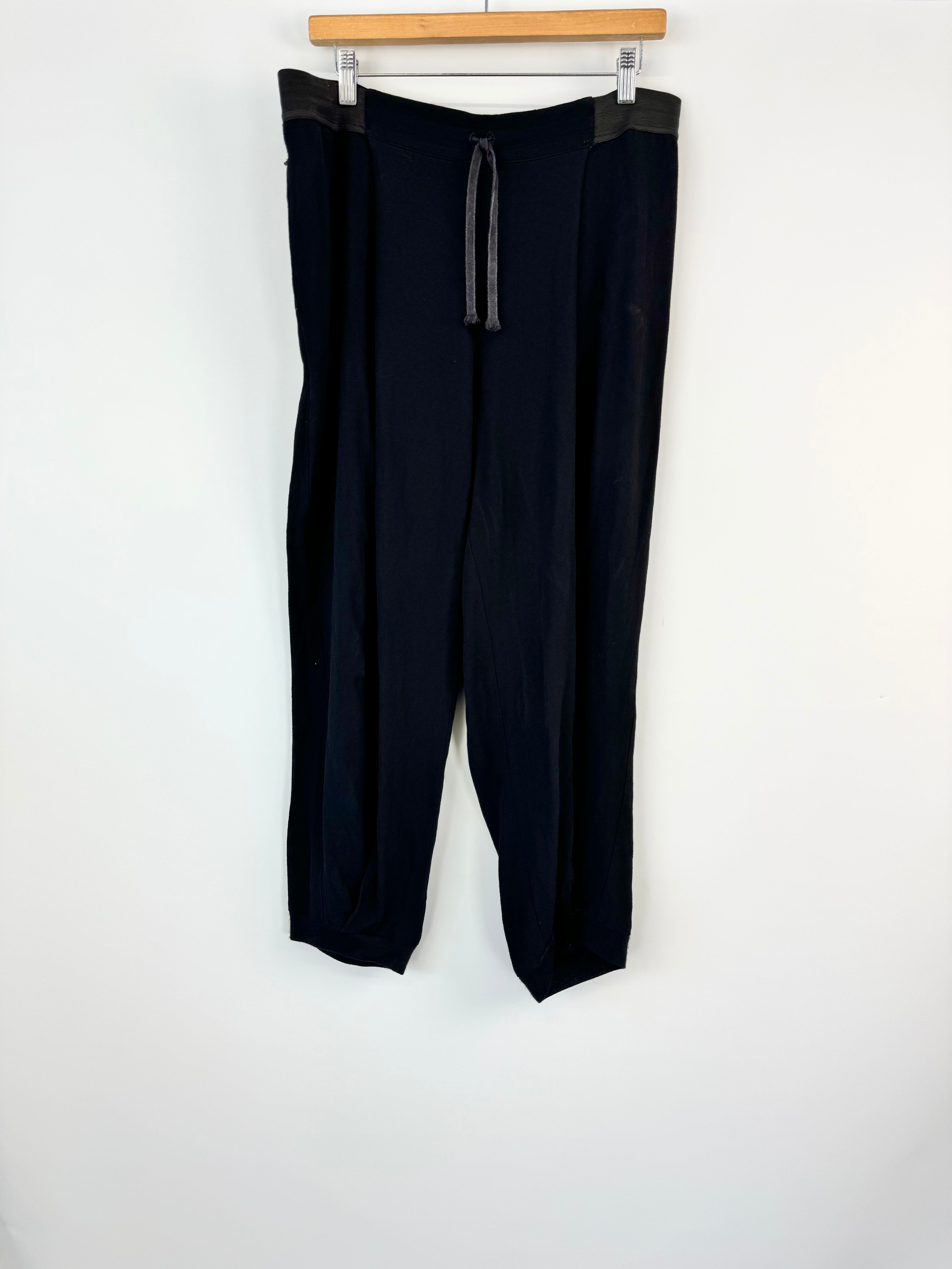 Vale & Ward Black Palazzo Slacks - AU12/14