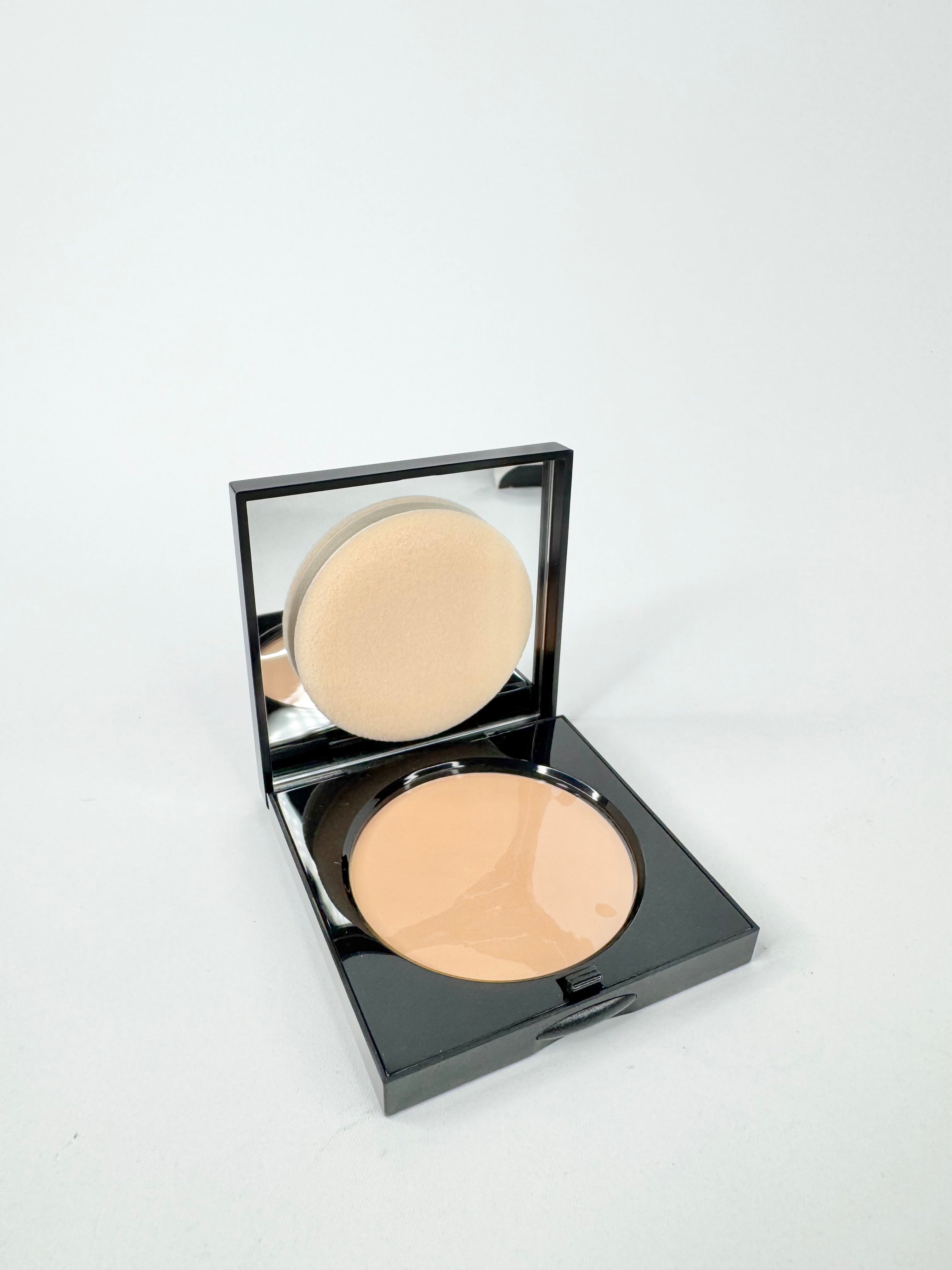 Bobbi Brown Sher Finish Pressed Powder in 8 Soft Honey