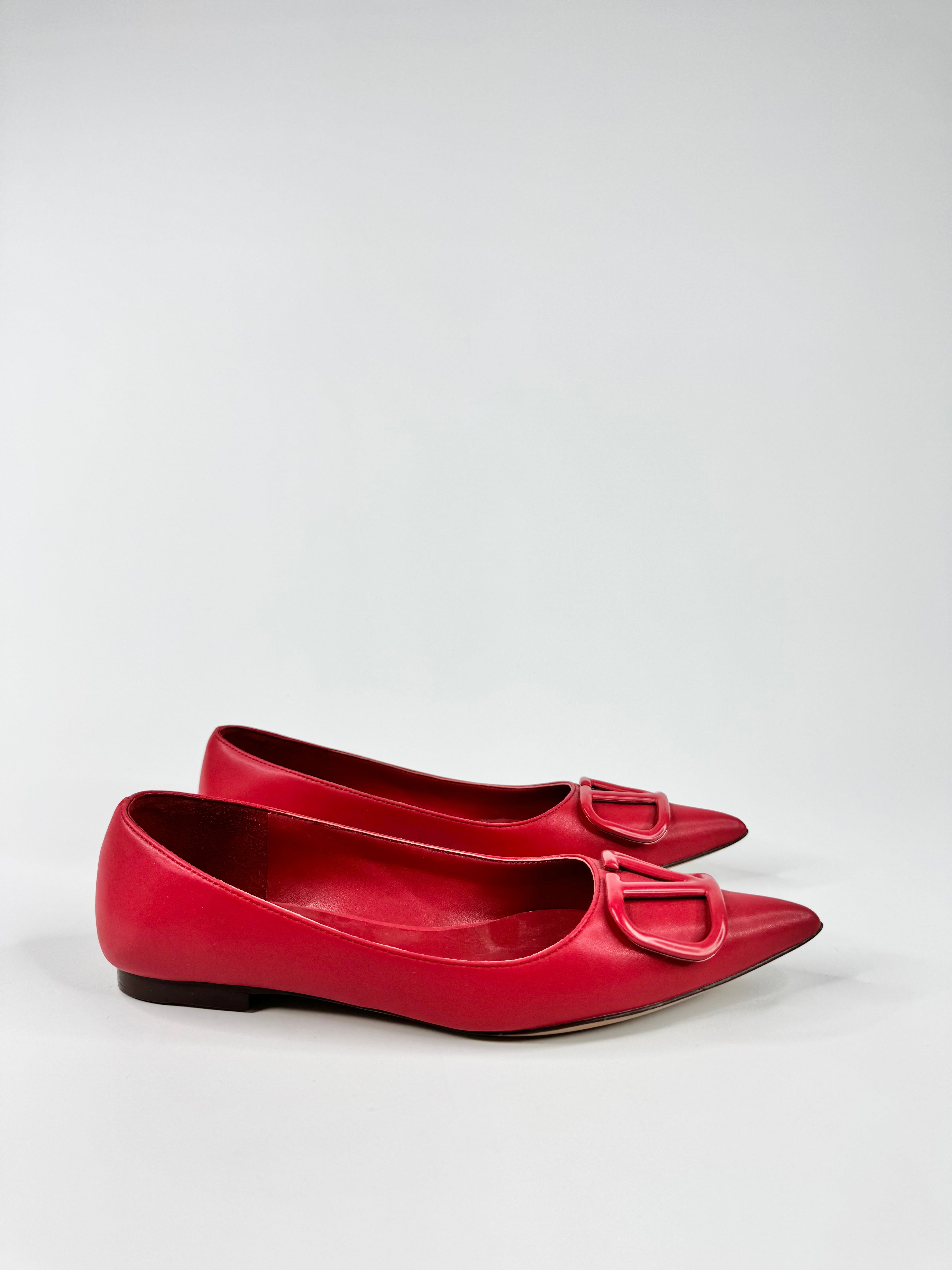 Valentino Garvani 'V' Logo Pointed Red Ballet Flats - EU34