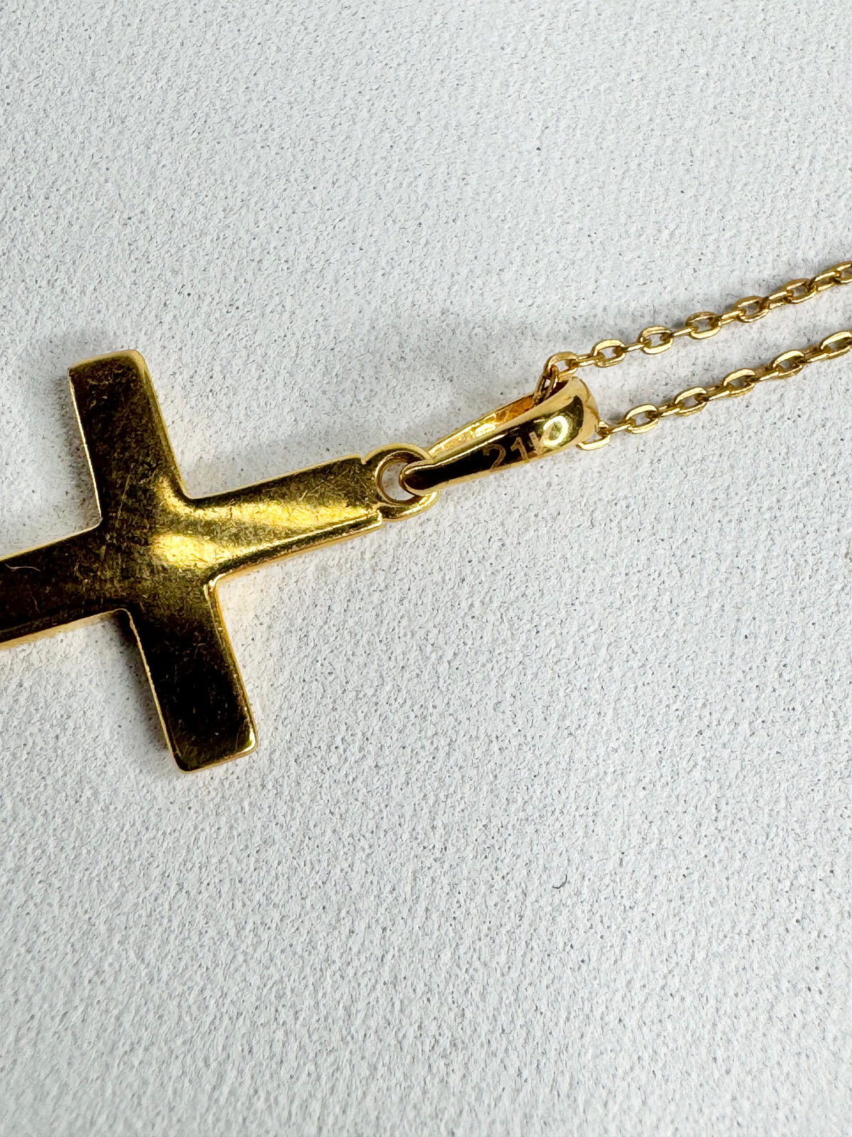 21ct Gold Crucifix & Necklace & 9ct Clasp